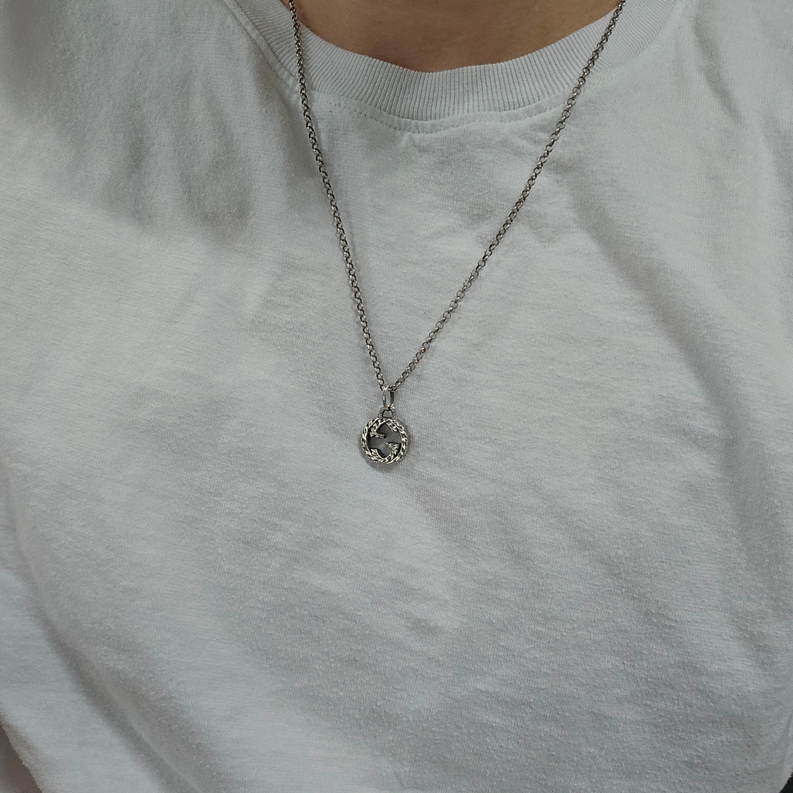 Gucci Interlocking G Pendant Necklace Silver 착용 스타일