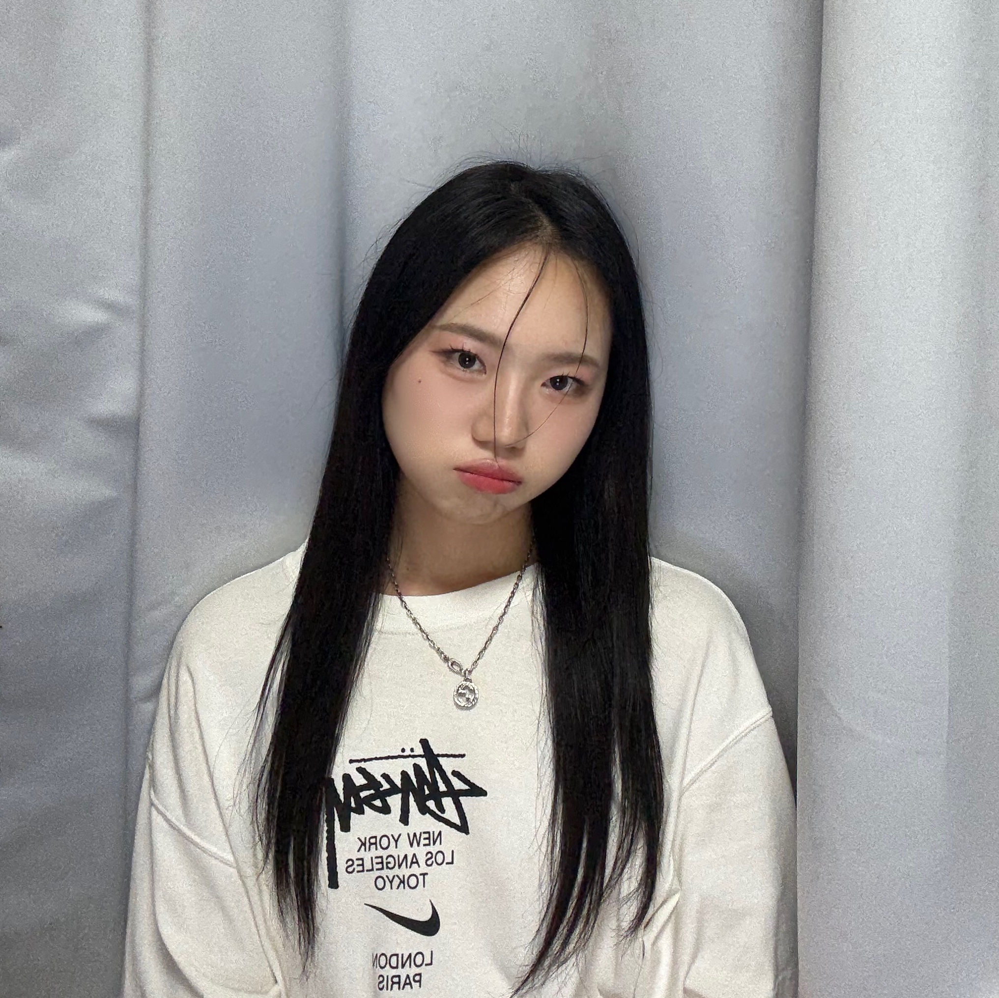 Gucci Interlocking G Pendant Necklace Silver, Nike x Stussy WT T-Shirt White - Asia 착용 스타일