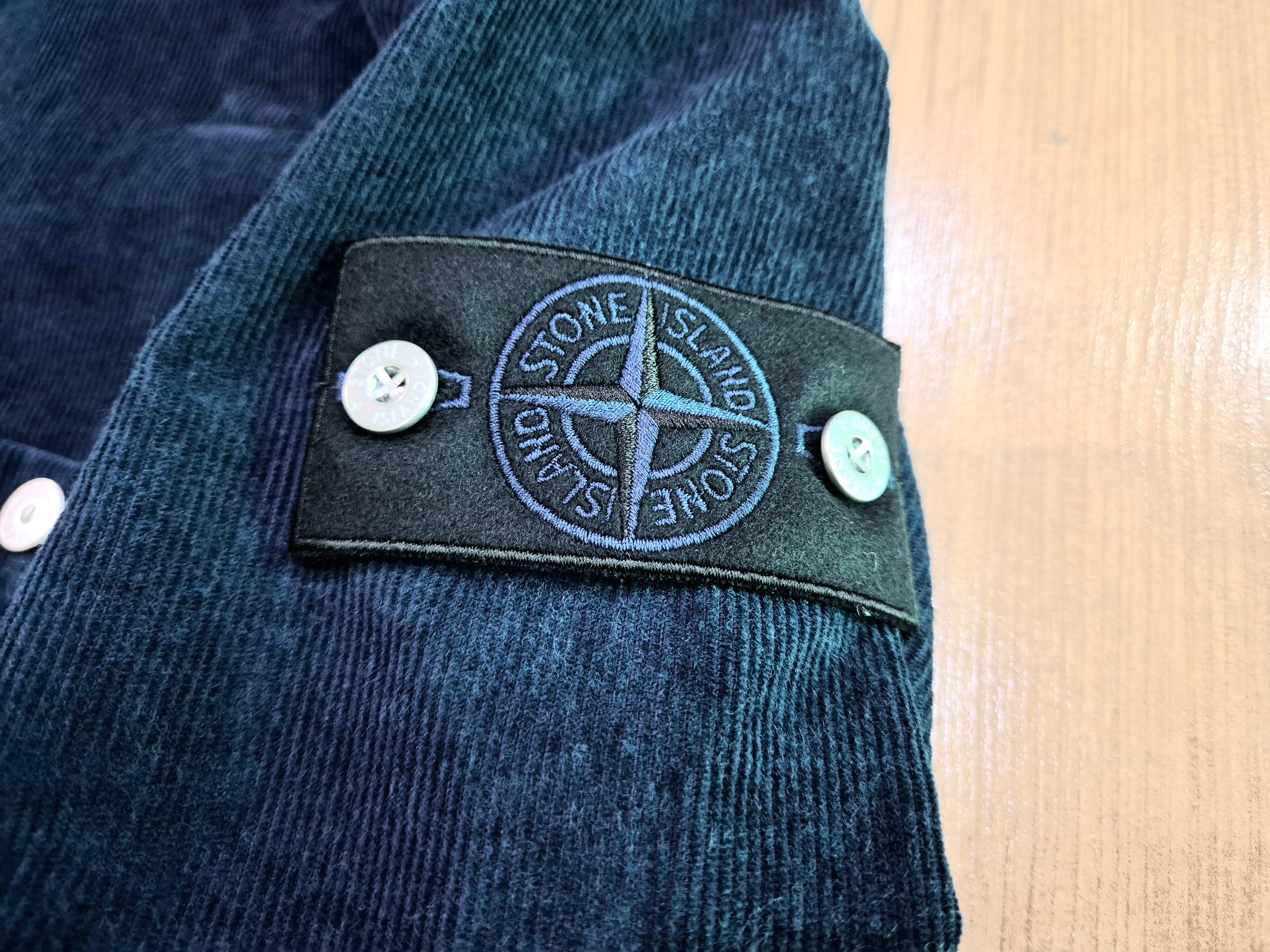Stone Island 1100008 Indigo Micro Corduroy Rinsed Regular Fit Overshirt with Fine Ribbing and Rinsed Finish Indigo - 25FW 착용 스타일 - 1
