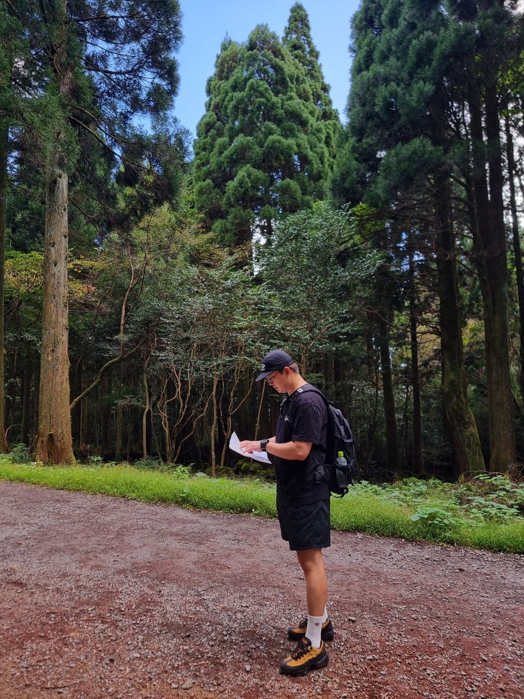 Salomon Link 6 Panel Cap Black, Stussy Basic Stussy T-Shirt Black 2024, 2025 착용 스타일