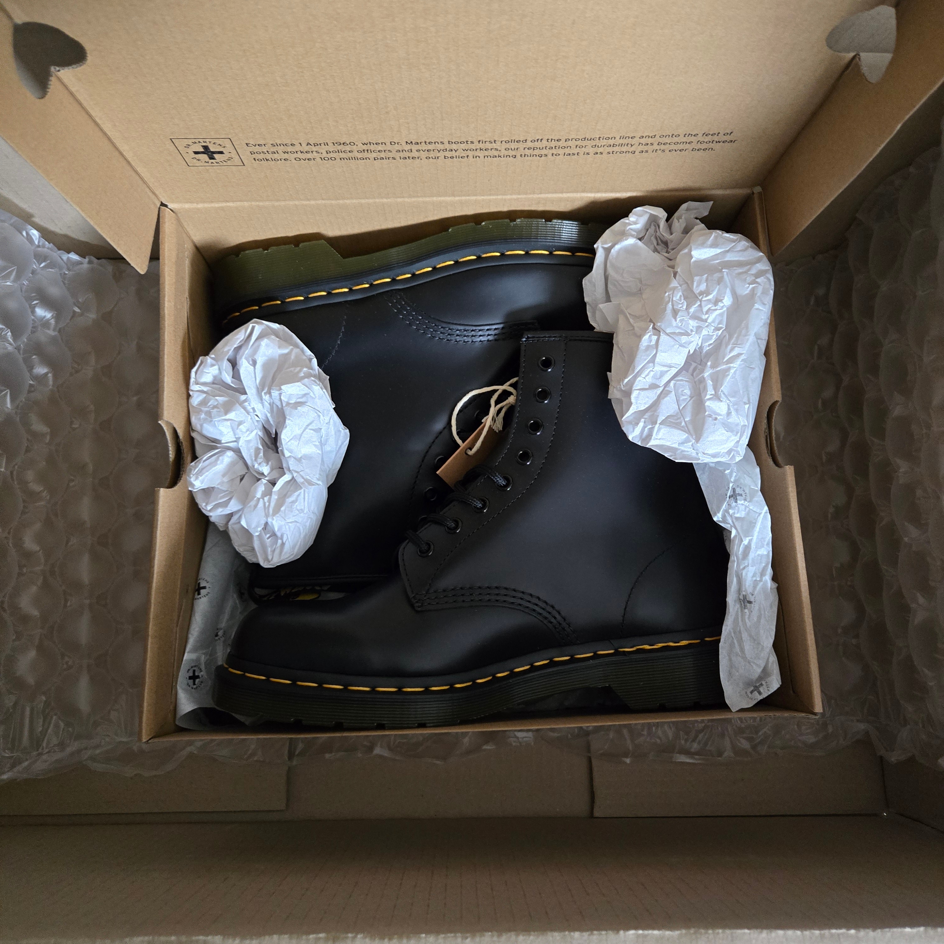 Dr. Martens 1460 Smooth Boots Black 착용 스타일 - 2