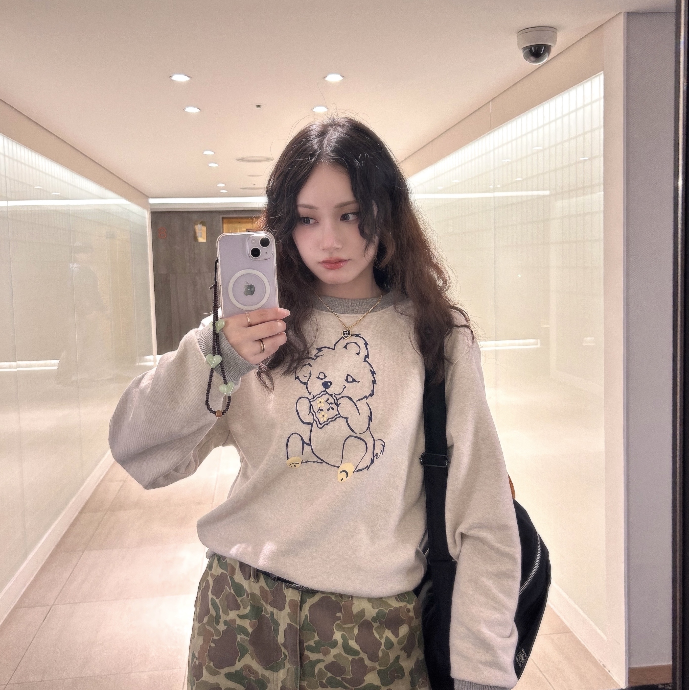 Kapital Top Fleece Crew Sweatshirt Peckish Little Bear Patch Kinari Gray, Kapital Hunter Camouflage Herringbone Port Baggy Pants Hunter Camouflage 착용 스타일