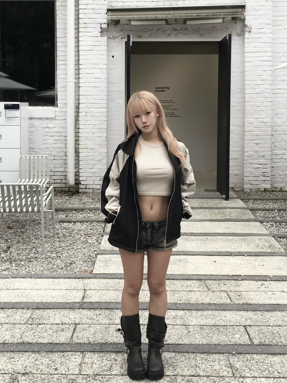 SLOW RECORD HOUSE Piping Line Windbreaker Black & Beige 착용 스타일 - 1