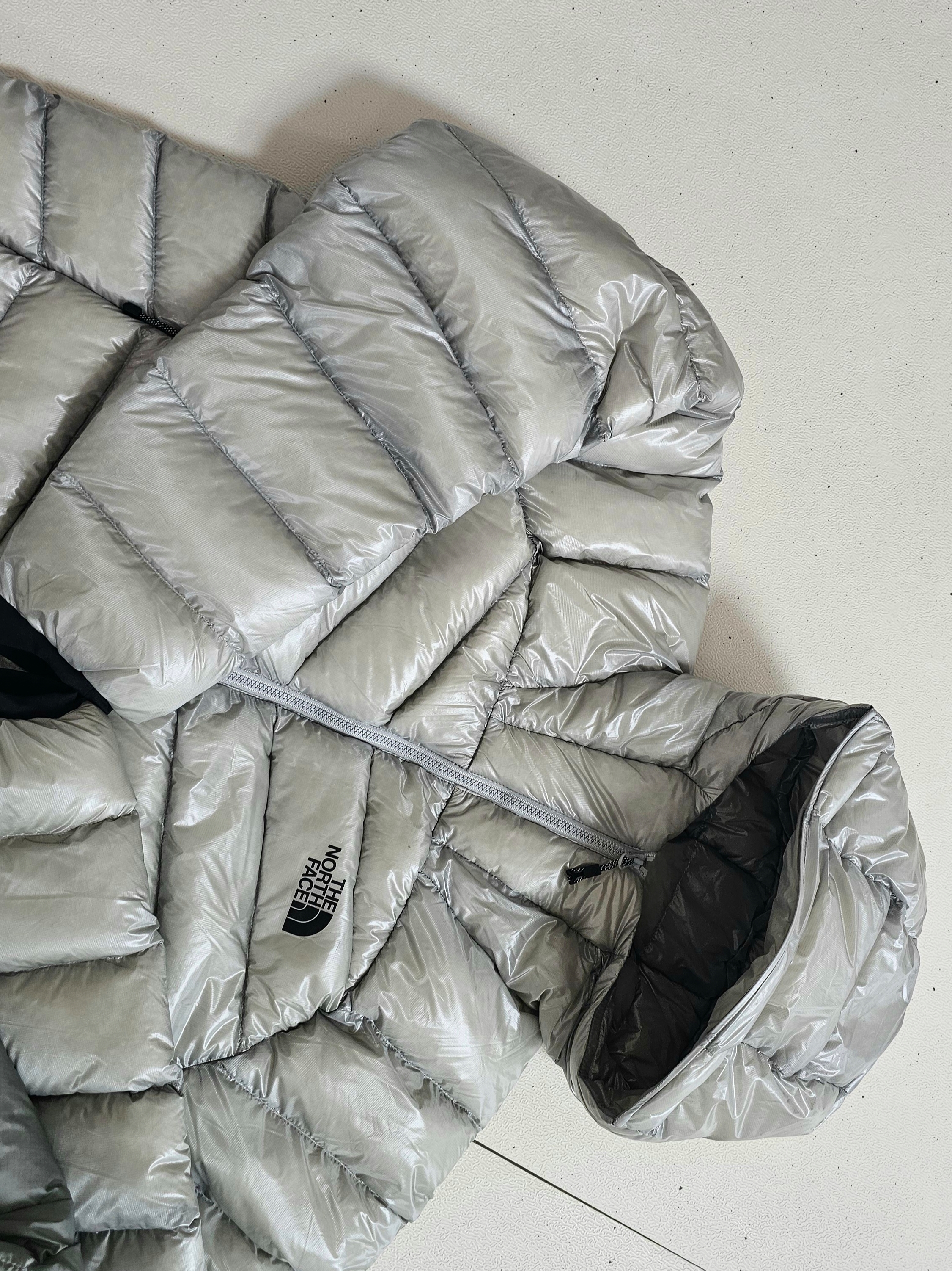 The North Face Summit Mattehorn RDS Down Jacket Light Gray, Supreme Ripstop Keychain Orange - 24SS 착용 스타일 - 2