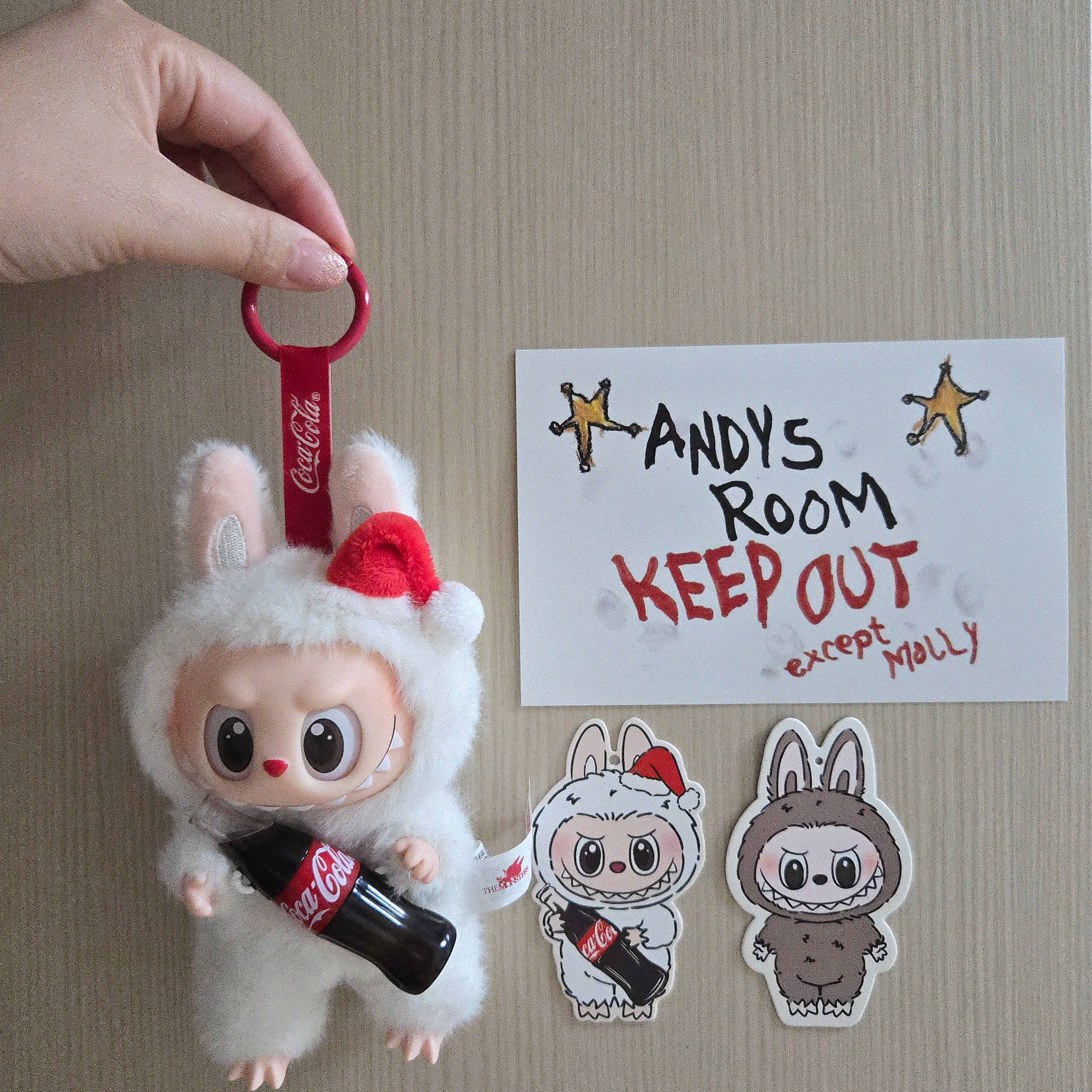 Pop Mart Labubu Coca Cola Series Surprise Shake Keyring (Opened Case) 착용 스타일