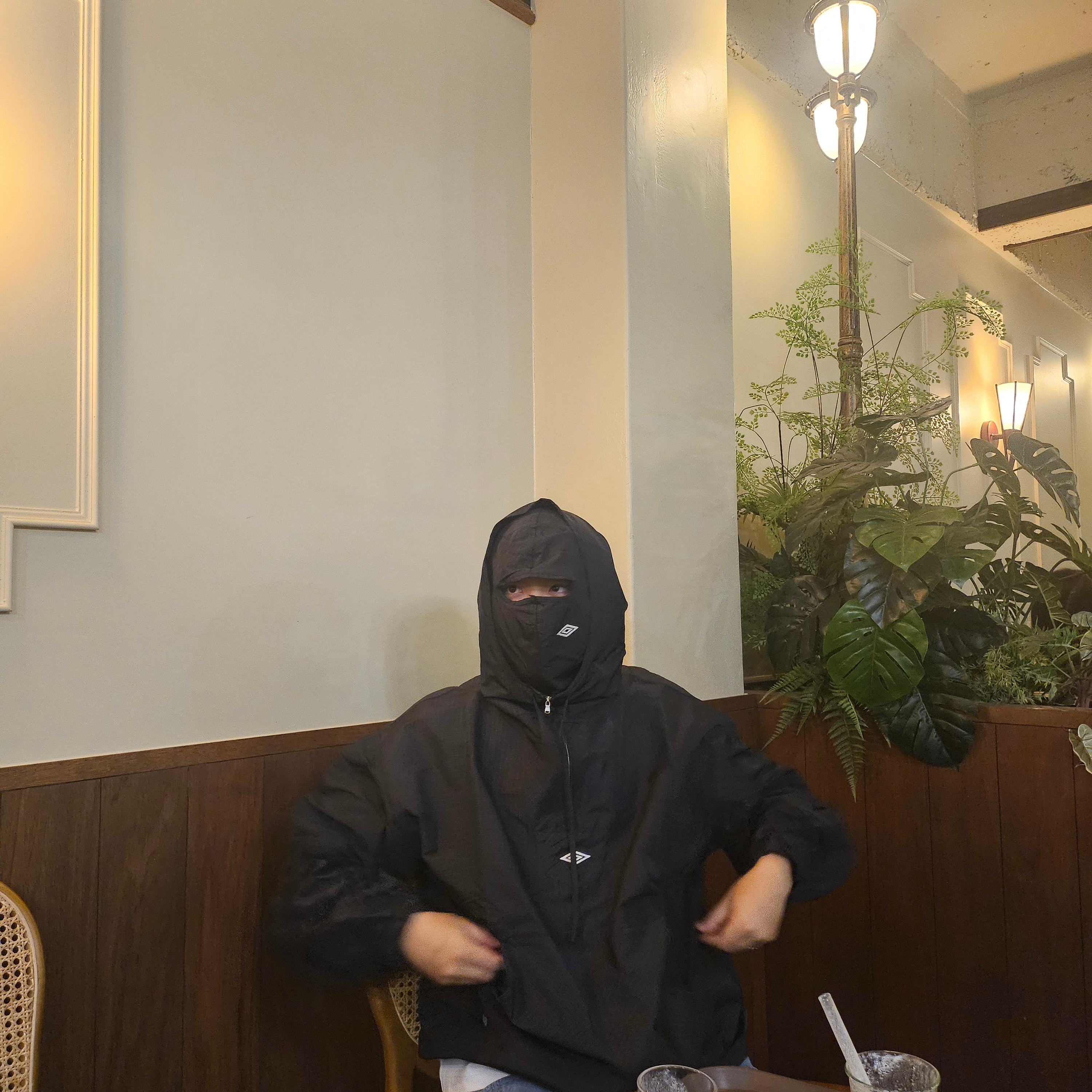 Umbro x Slam Jam Check Masked Anorak Navy Dark Brown 착용 스타일