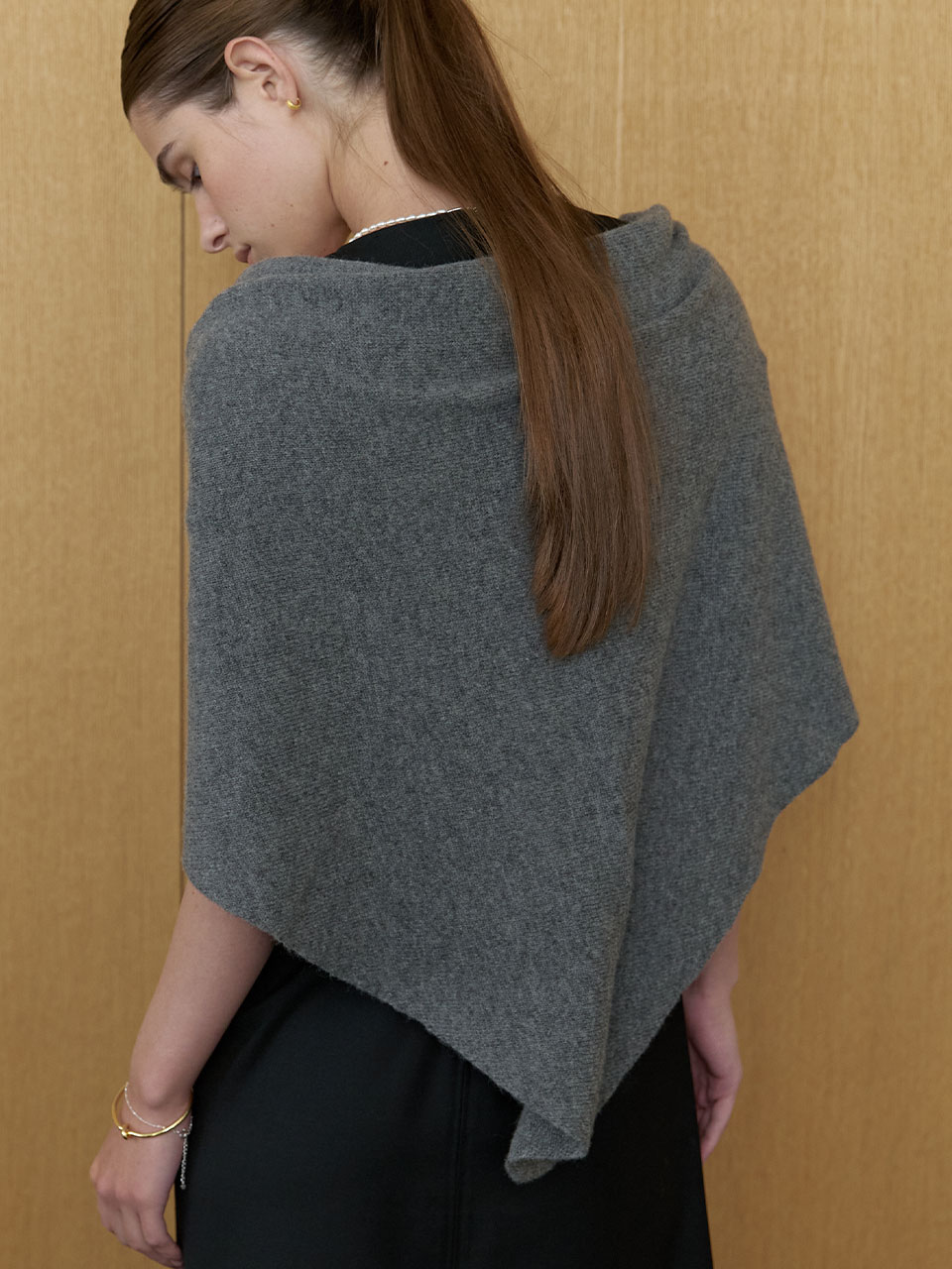 러브미몬스터 허깅 삼각 울 숄 머플러 차콜(lovememonster Hugging Triangle Wool Muffler Charcoal) - 4