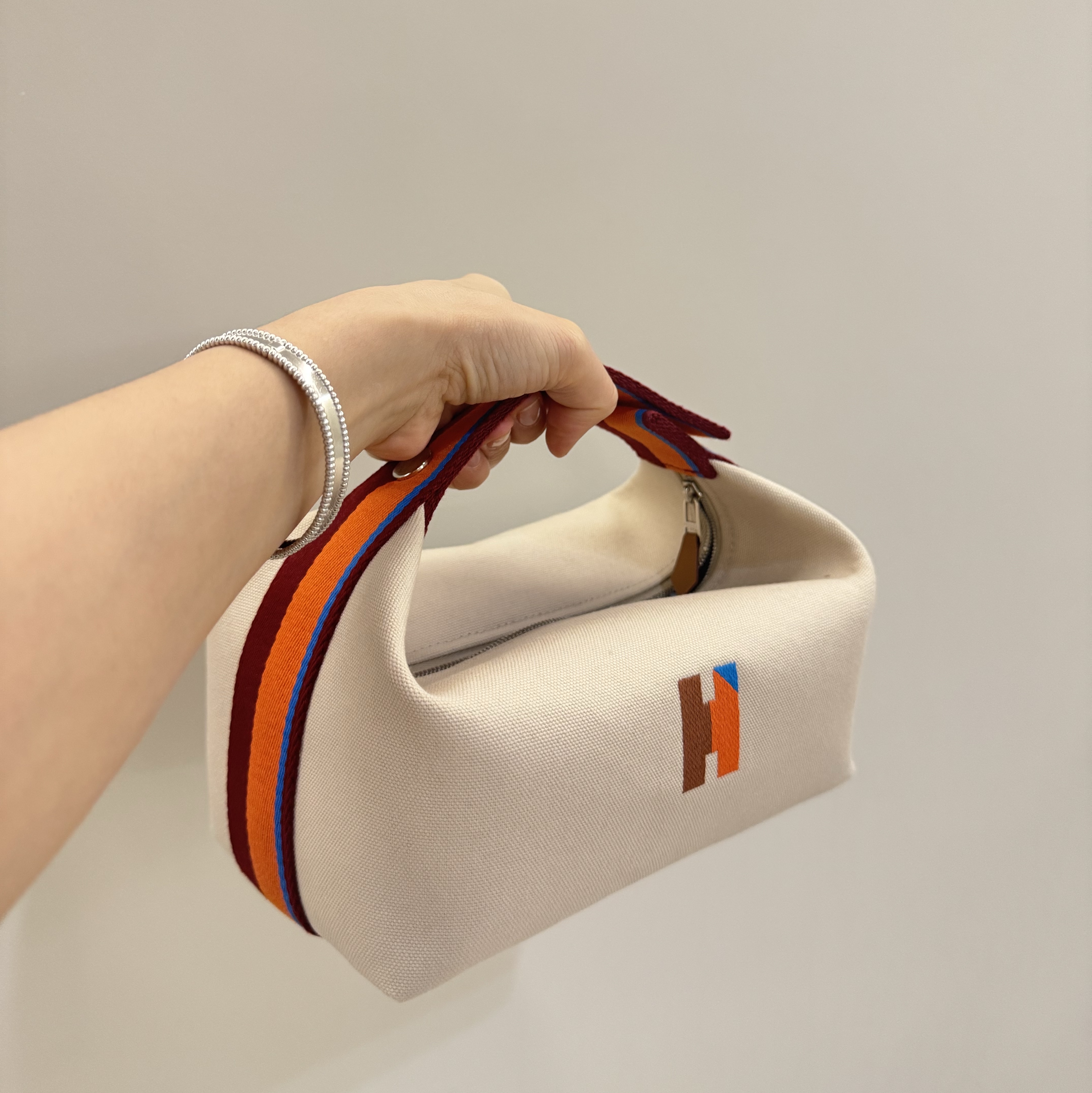 Hermes Small Bride-A-Brac H Pavillon case Canvas & Naturel 착용 스타일