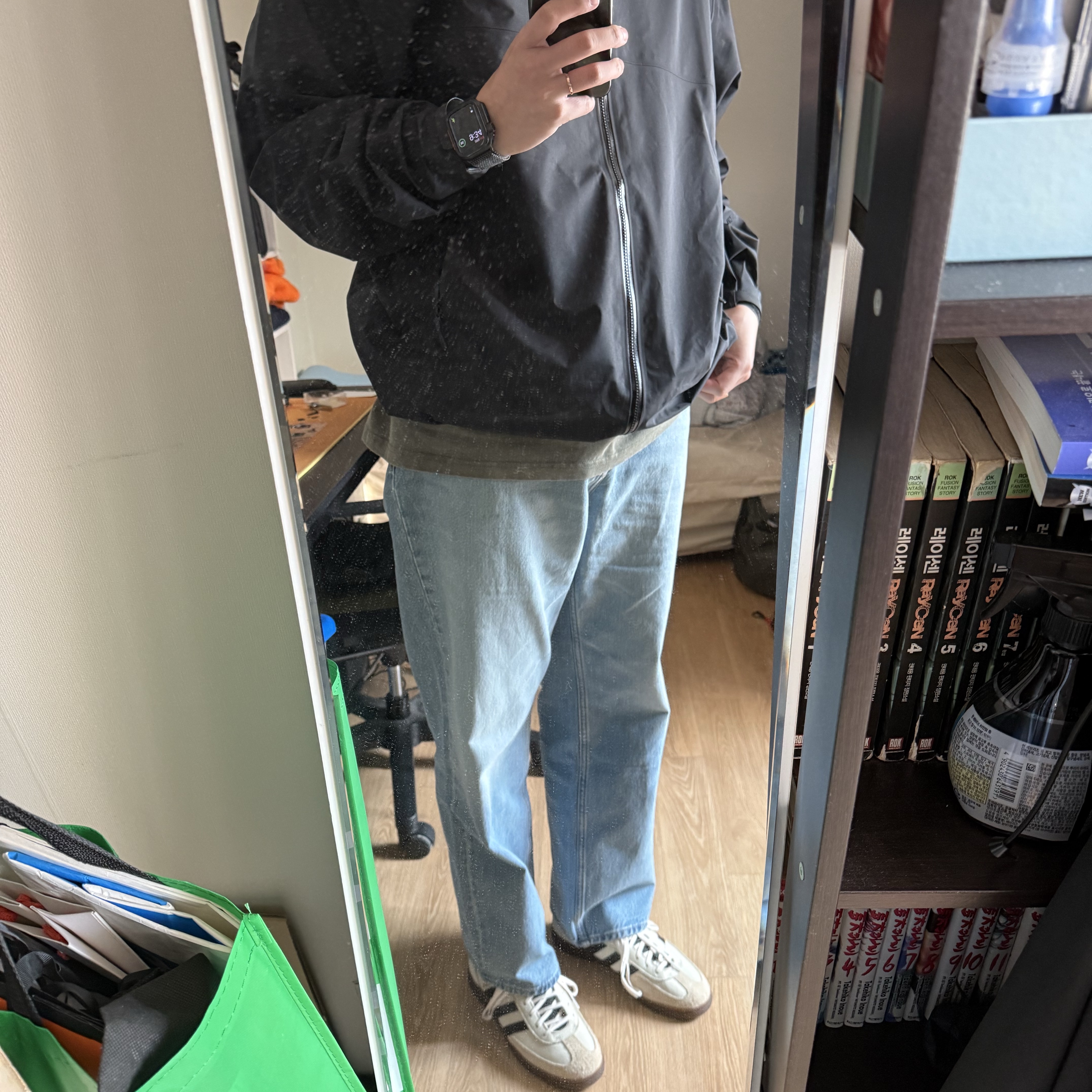Arc'teryx Beta Jacket Black, (W) Adidas Spezial Handball Wonder White Core Black 착용 스타일