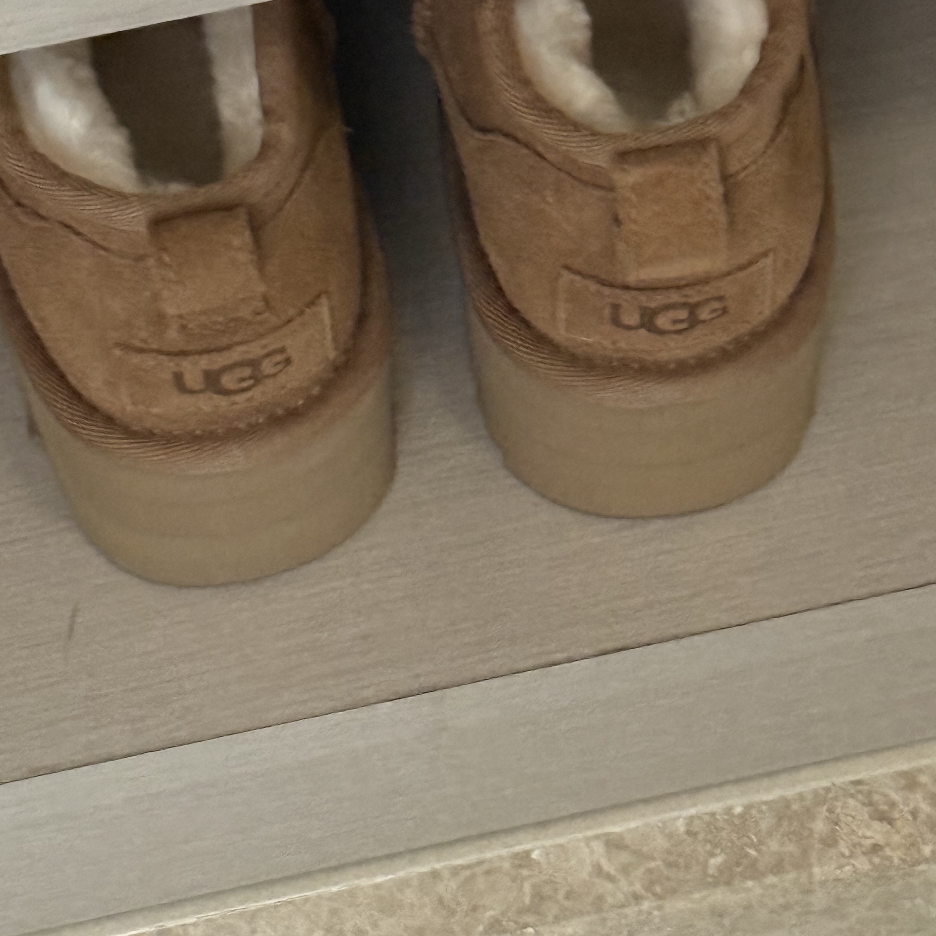 (W) UGG Classic Ultra Mini Platform Boots Chestnut 착용 스타일