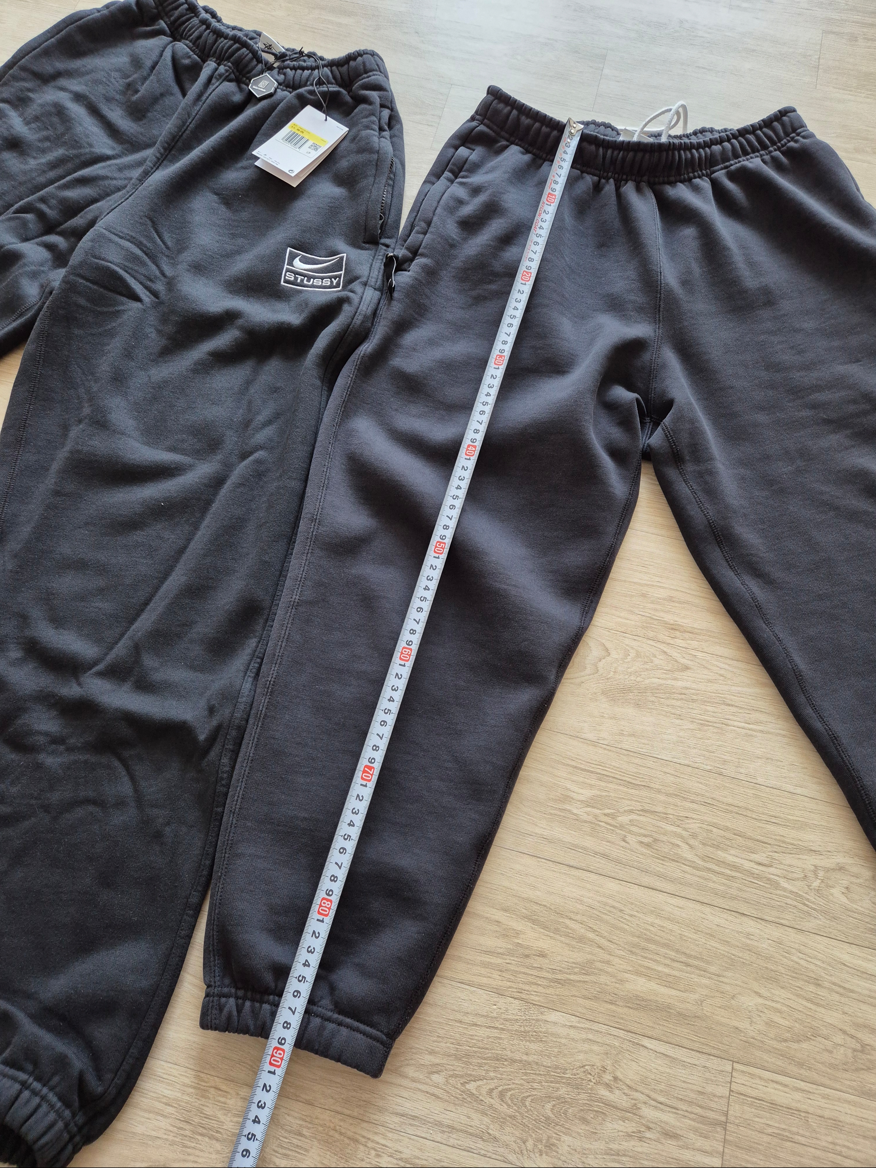 Nike x Stussy Washed Fleece Pants Black (FN5235-010), Nike Solo Swoosh Fleece Pants Black - Asia 착용 스타일 - 6