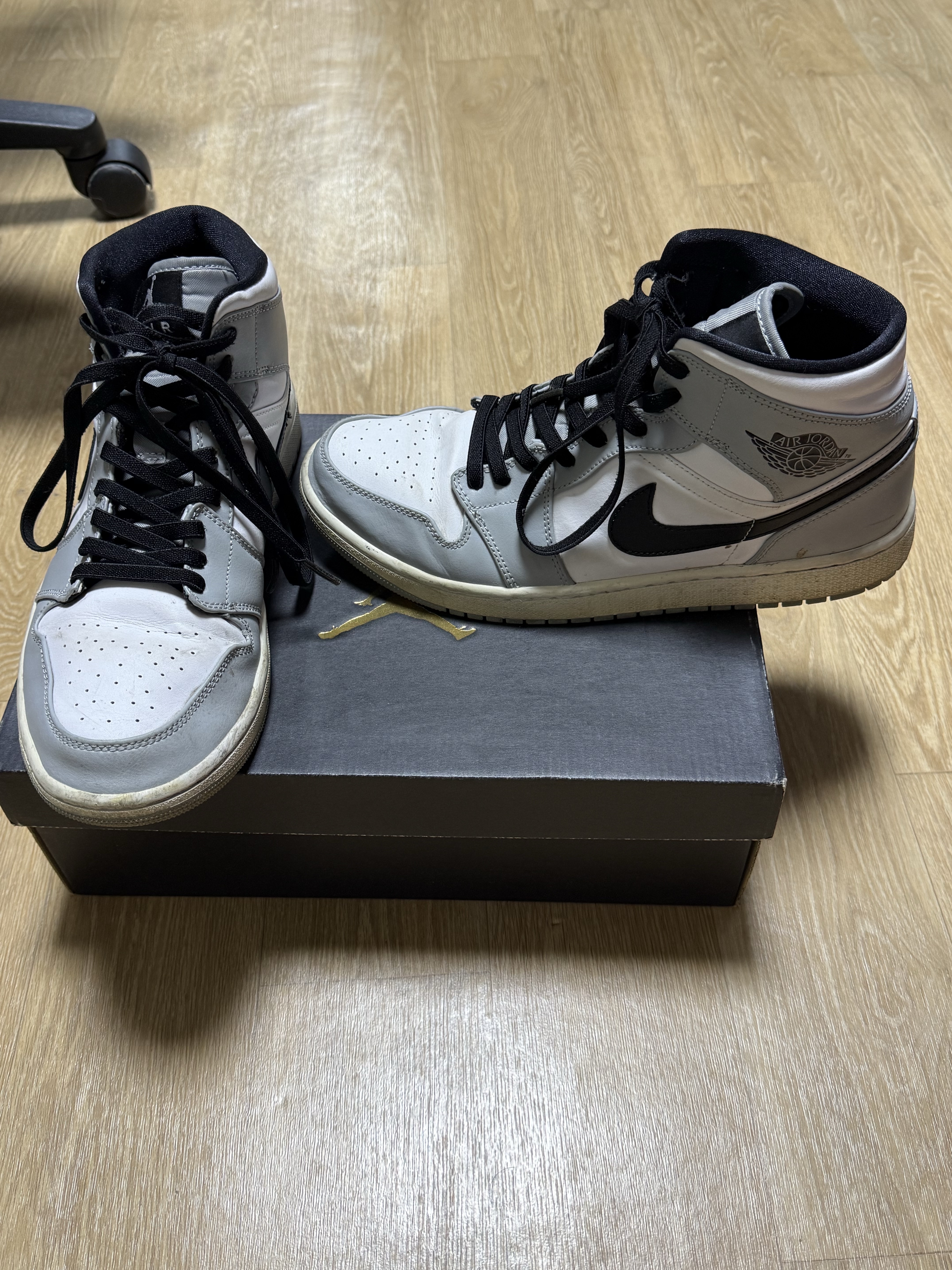Jordan 1 Mid Light Smoke Grey 착용 스타일