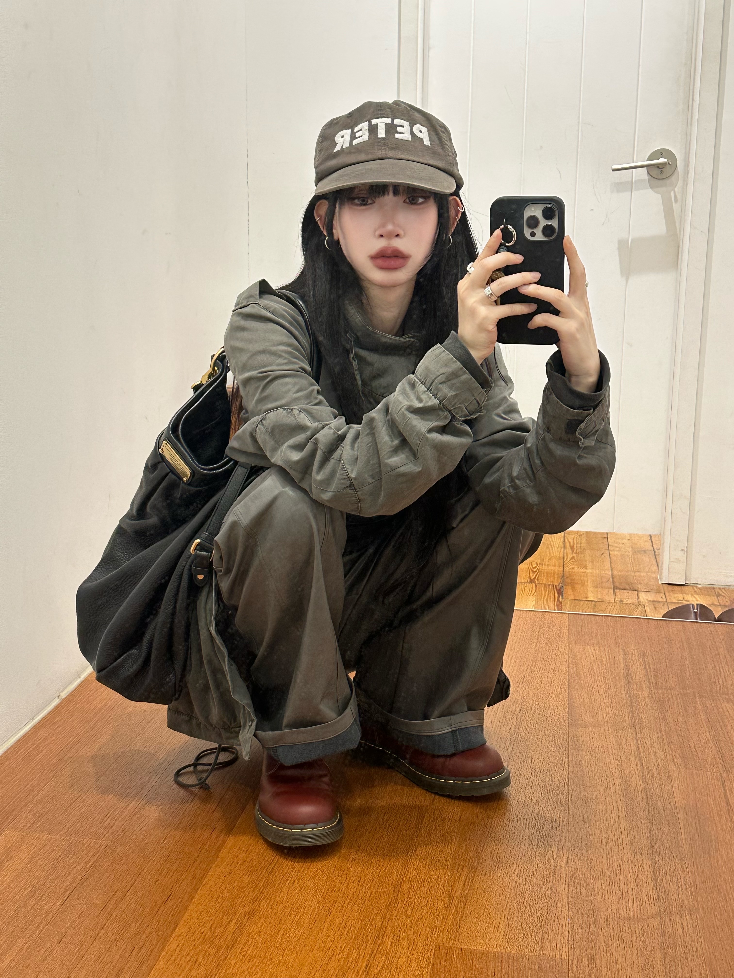 Dr. Martens 2976 Abruzzo Leather Chelsea Boots Brown Black 착용 스타일 - 2
