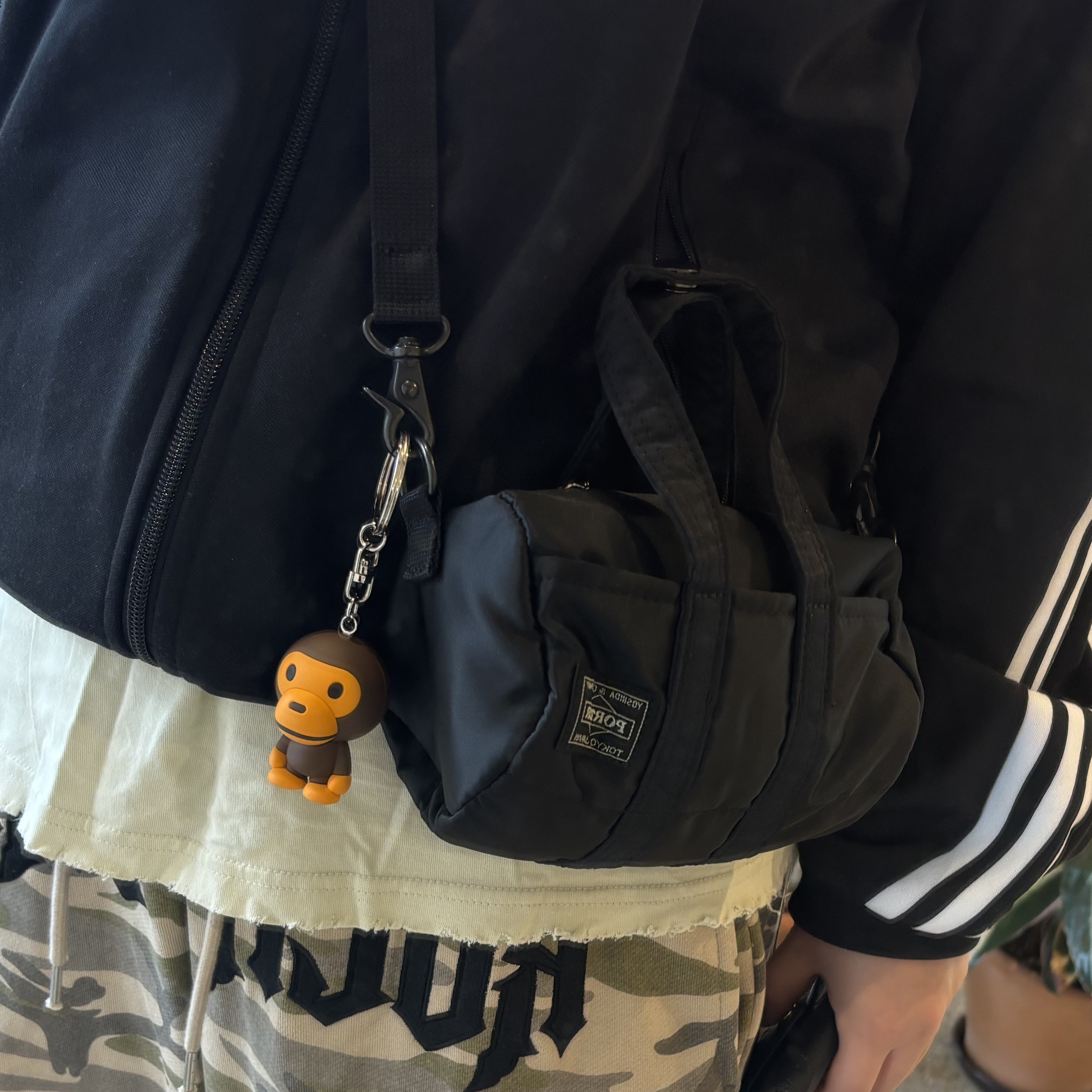 BAPE Baby Milo Keychain Brown, Porter Howl Boston Bag Mini Black 착용 스타일
