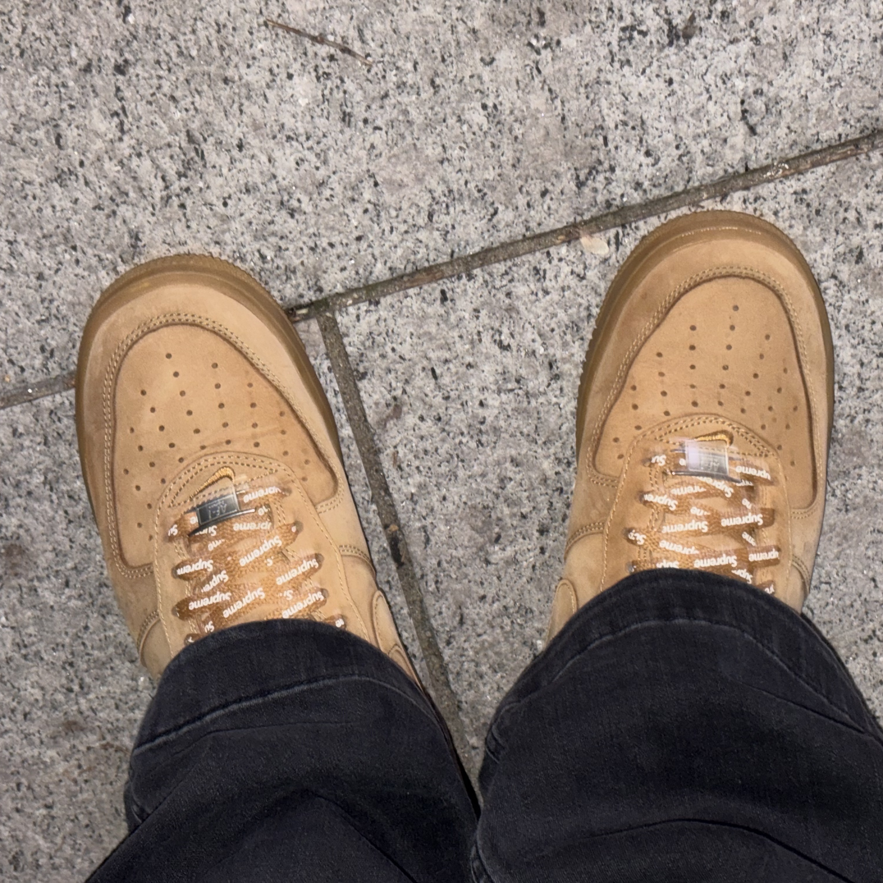 Nike x Supreme Air Force 1 Low Flax 착용 스타일 - 2