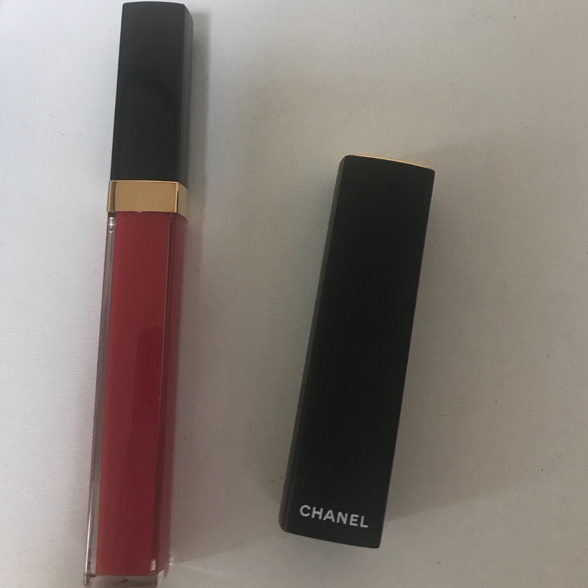 Chanel Rouge Allure Luminous Intense Lip Colour 196 A Demi Mot 착용 스타일