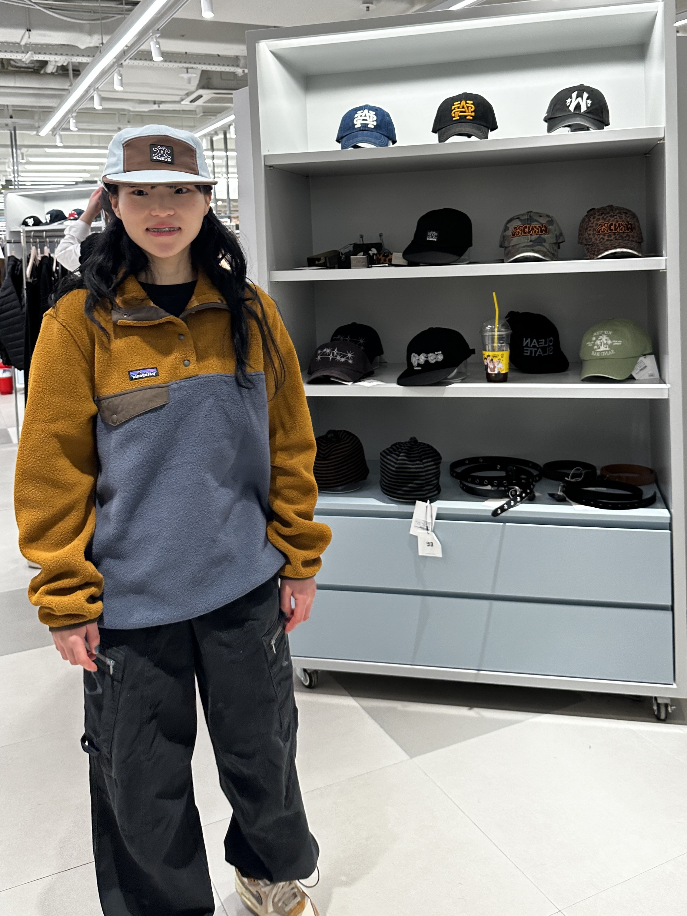Patagonia Lightweight Synchilla Snap-T Fleece Pullover Shelter Brown, (W) Mischief Drawstring Pants Black 착용 스타일 - 1