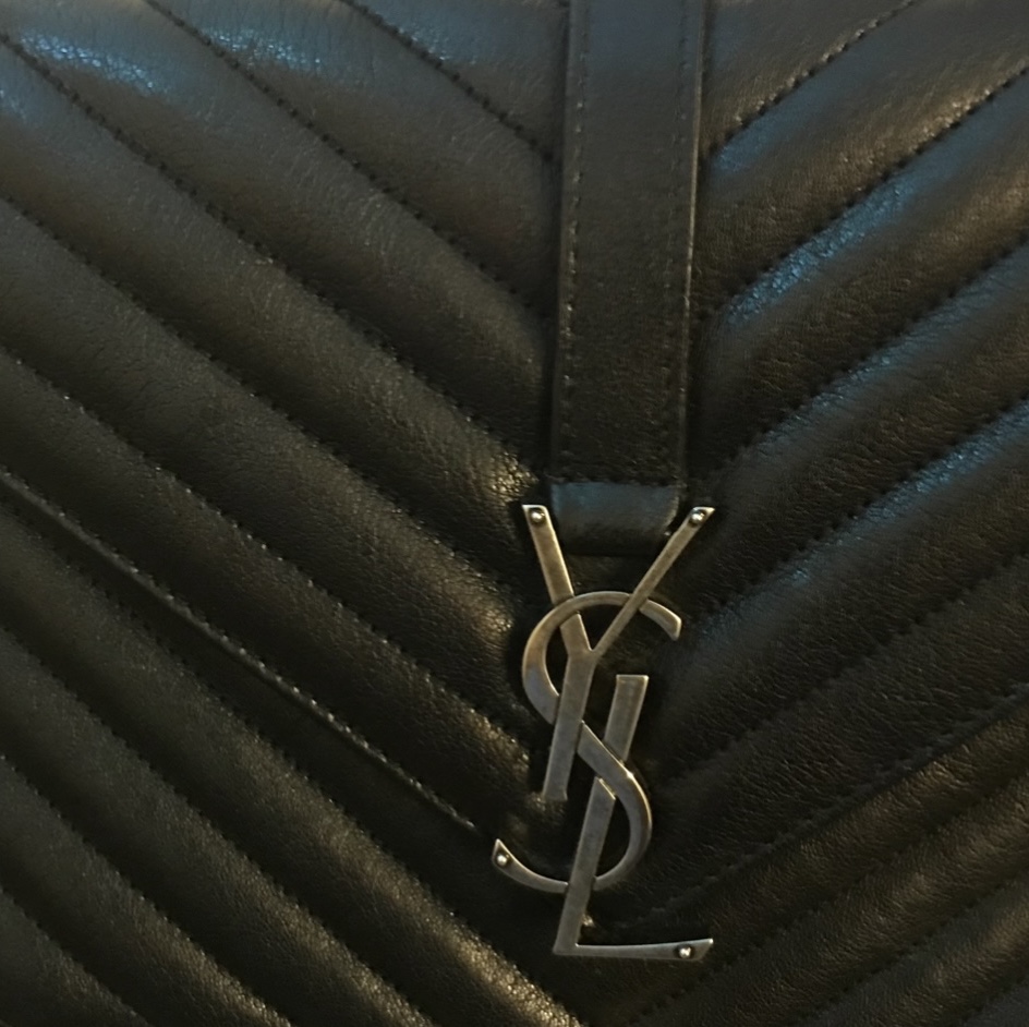 Saint Laurent Silver Monogram College Medium Chain Bag in Matelasse Leather Black 착용 스타일