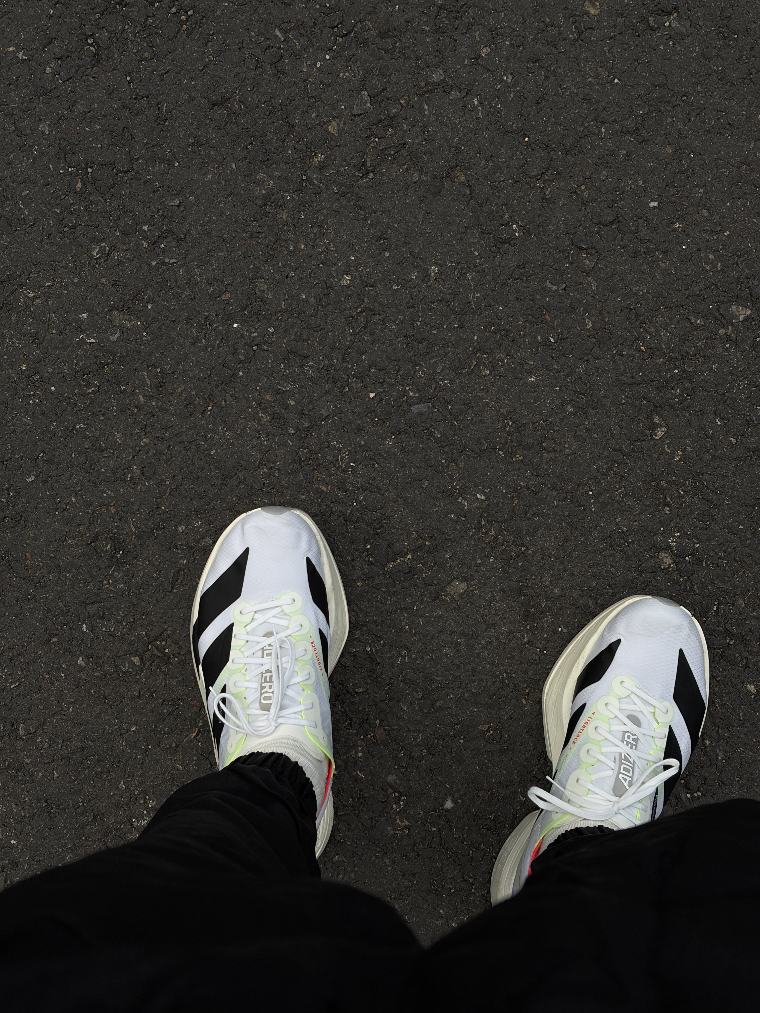 Adidas Adizero Adios Pro 4 Cloud White Core Black 착용 스타일