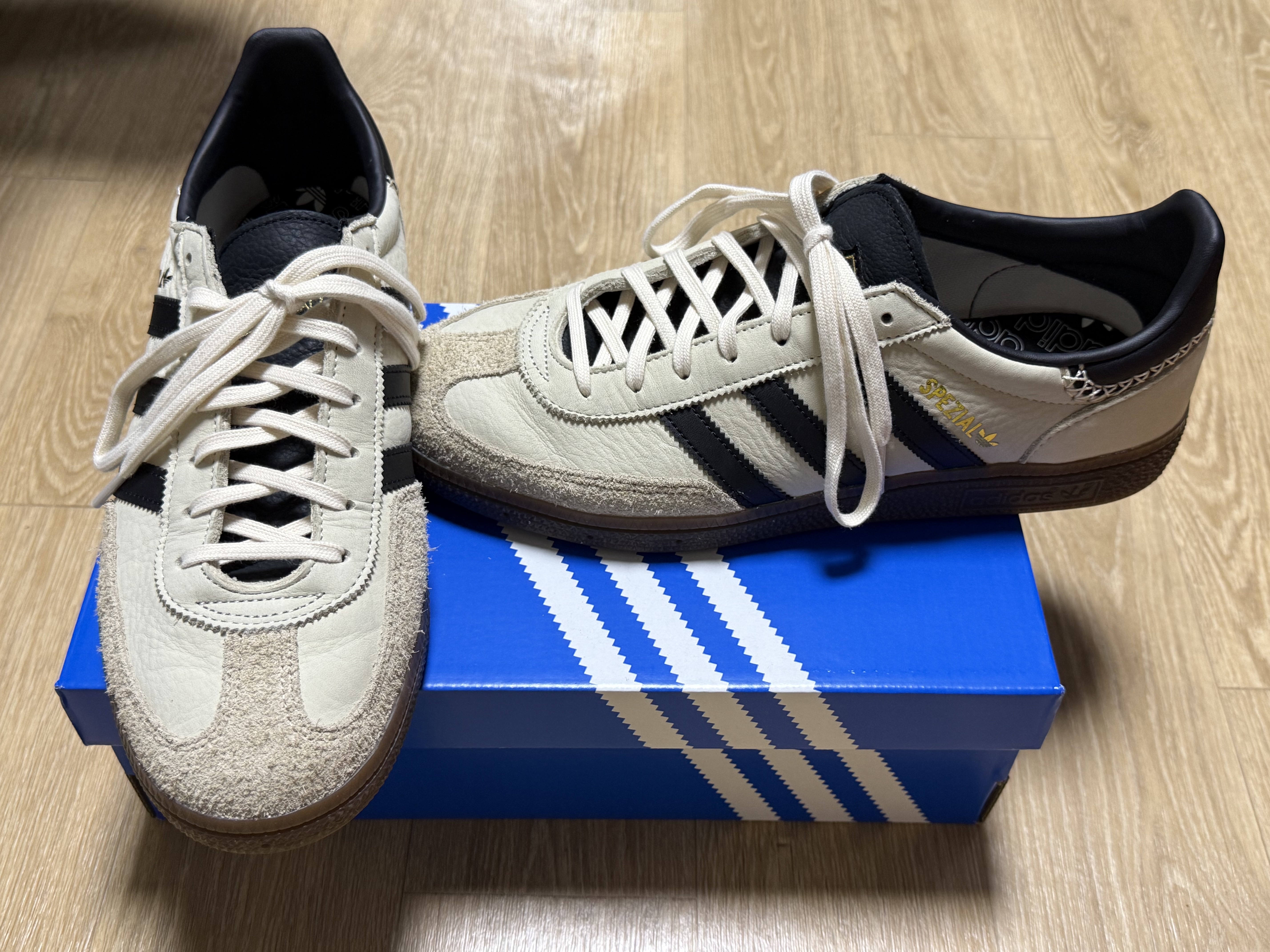 (W) Adidas Spezial Handball Wonder White Core Black 착용 스타일
