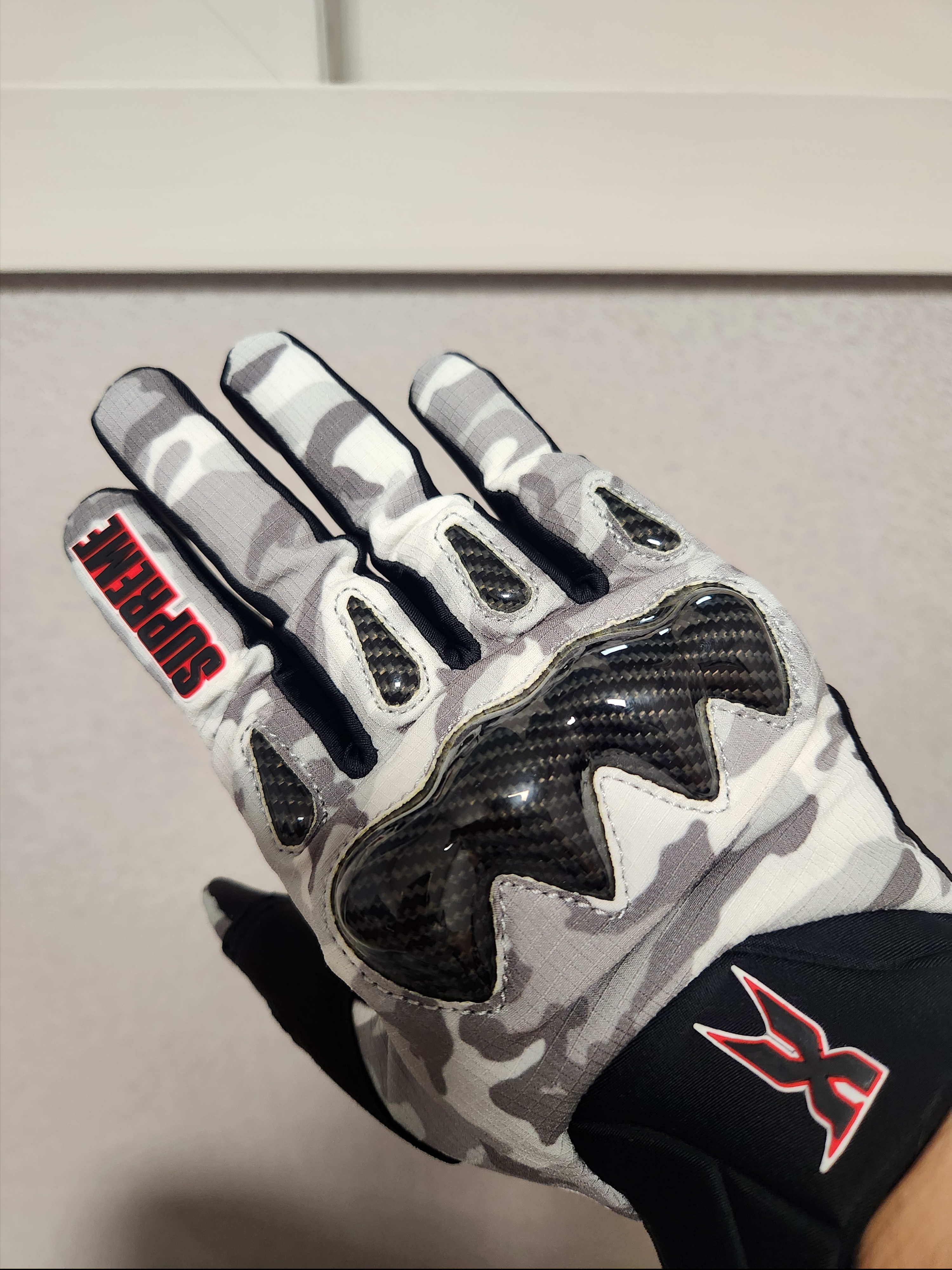 Supreme x Fox Racing DMX Bomber Gloves Snow Camo - 25FW 착용 스타일