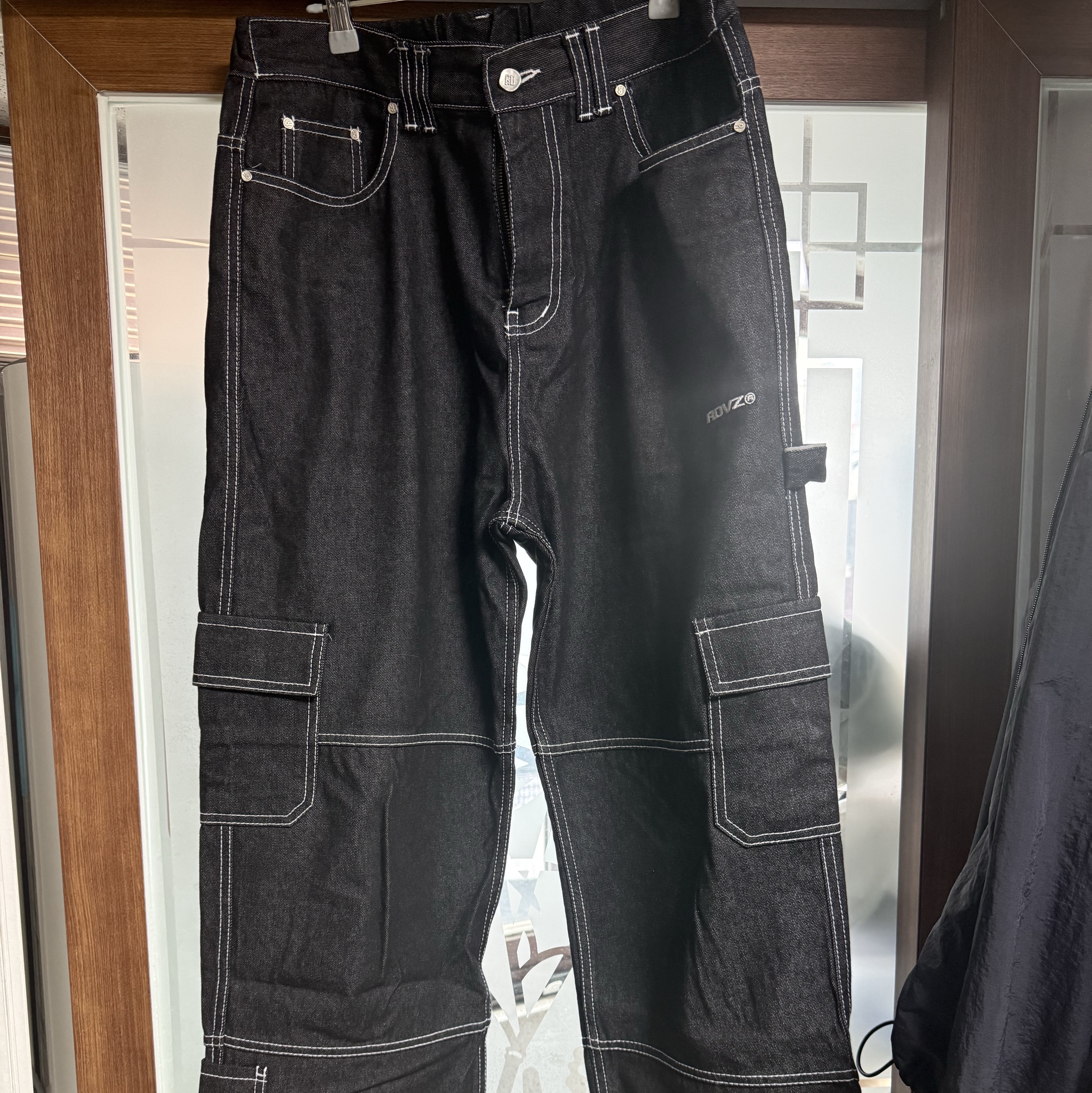 RDVZ Stitch Point Denim Pants 착용 스타일