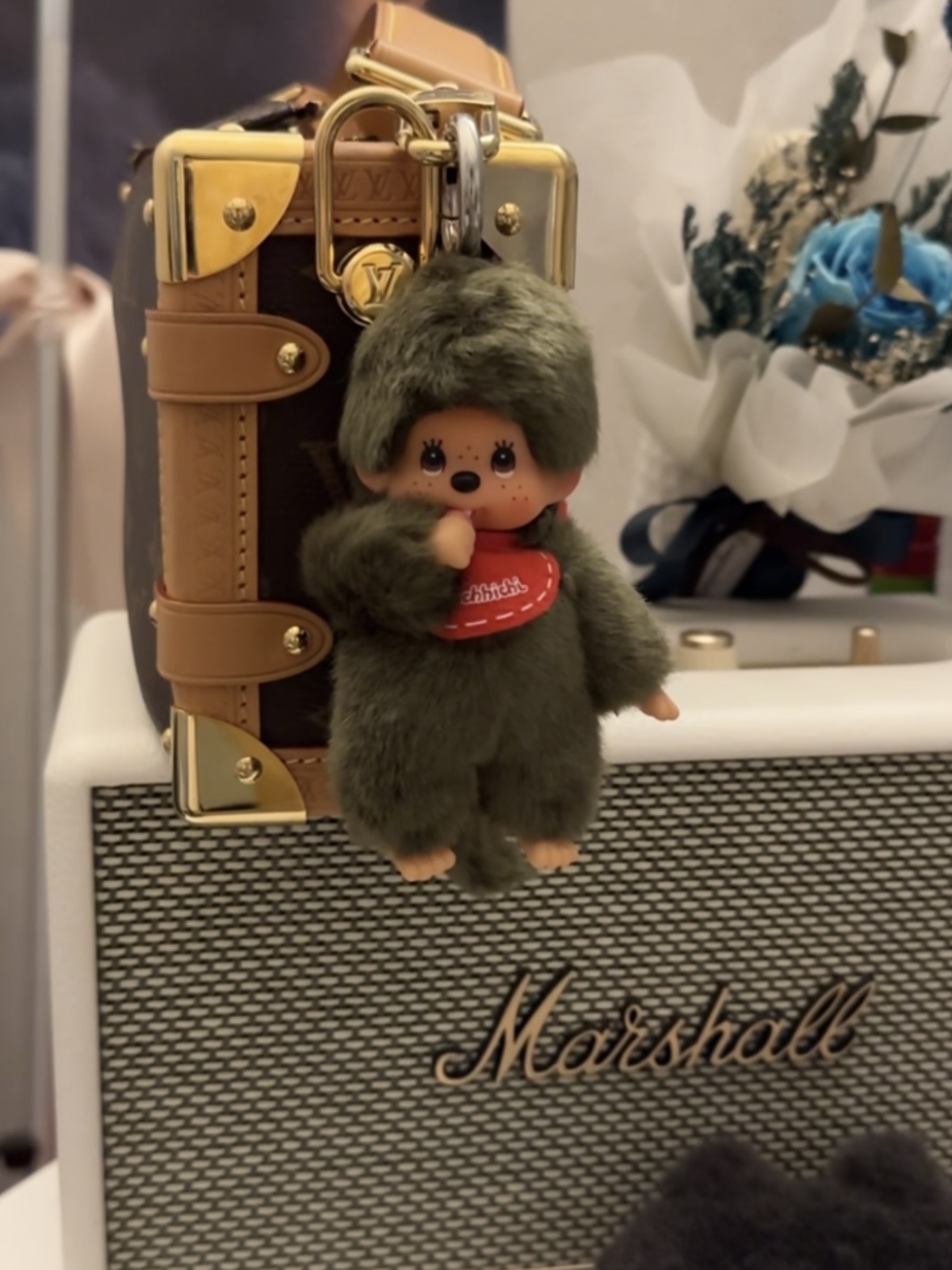 Monchhichi Keychain Mini Boy, Louis Vuitton Side Trunk Monogram 착용 스타일 - 1