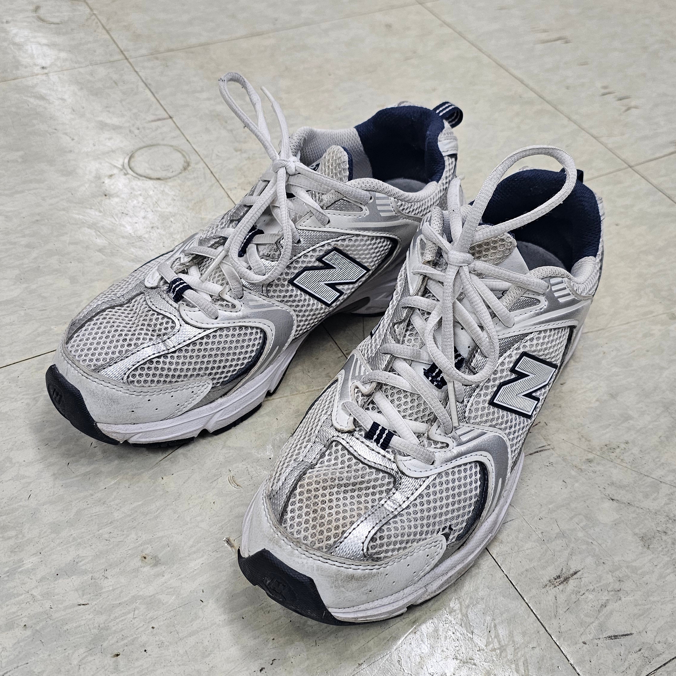New Balance 530 Steel Grey 착용 스타일