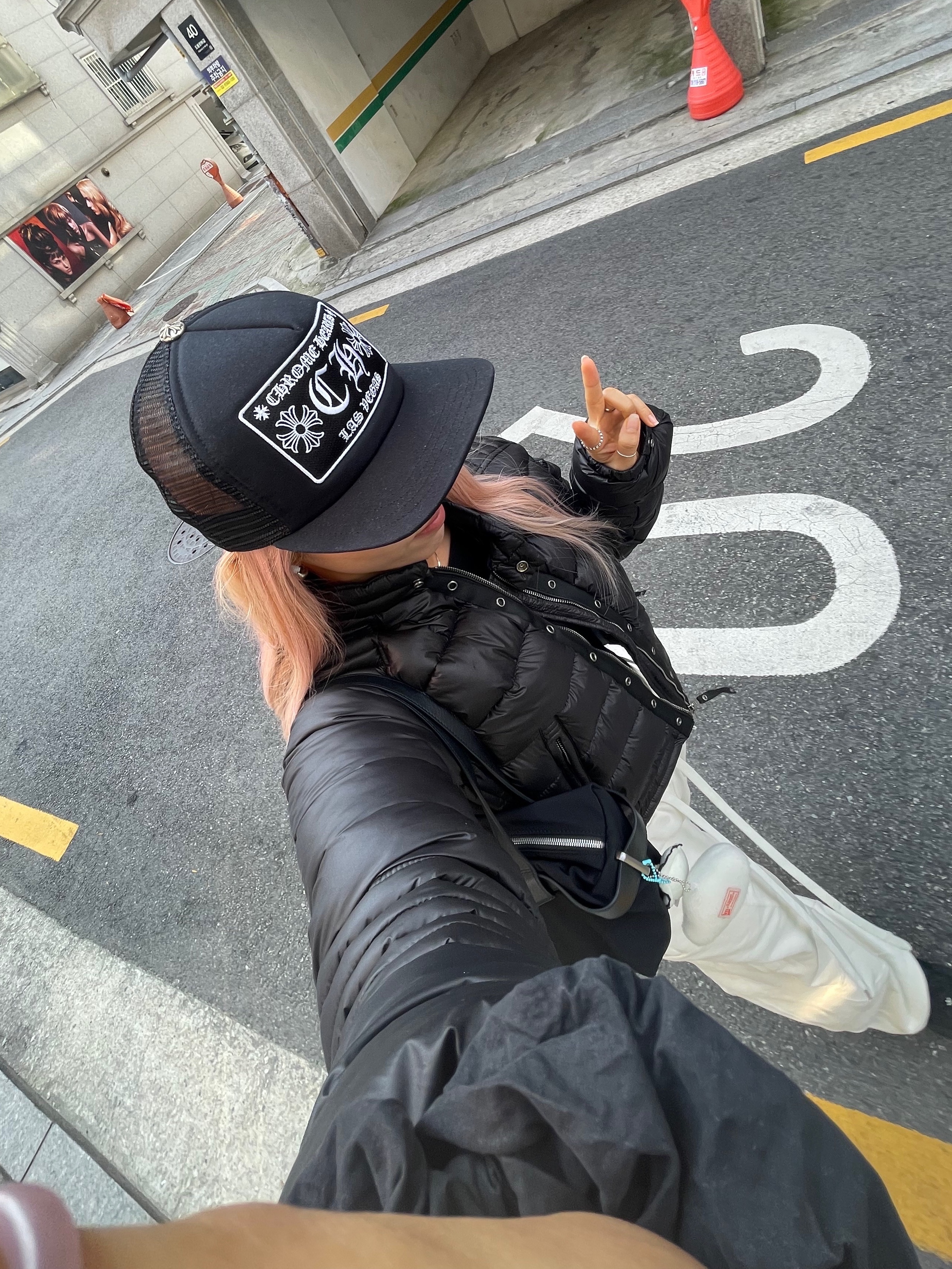Hansroom Chrome Hearts CH Las Vegas Trucker Hat Black 착용 스타일 - 1
