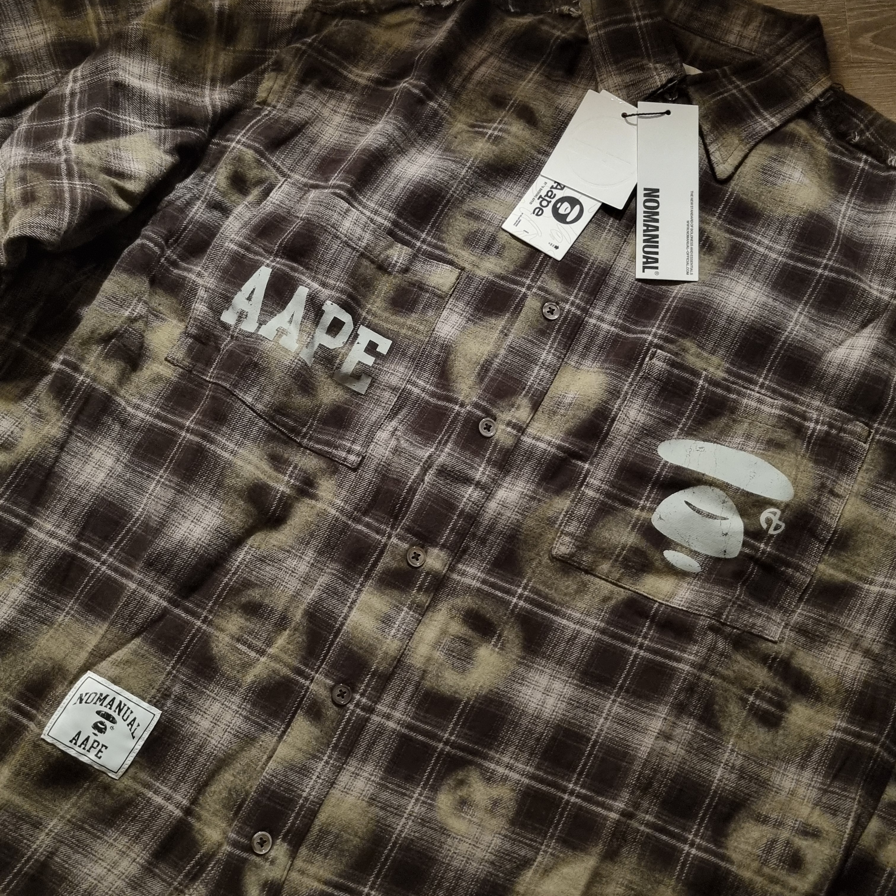 [KREAM 단독] NOMANUAL x AAPE Sprayed Symbol Check Shirt Brown 착용 스타일