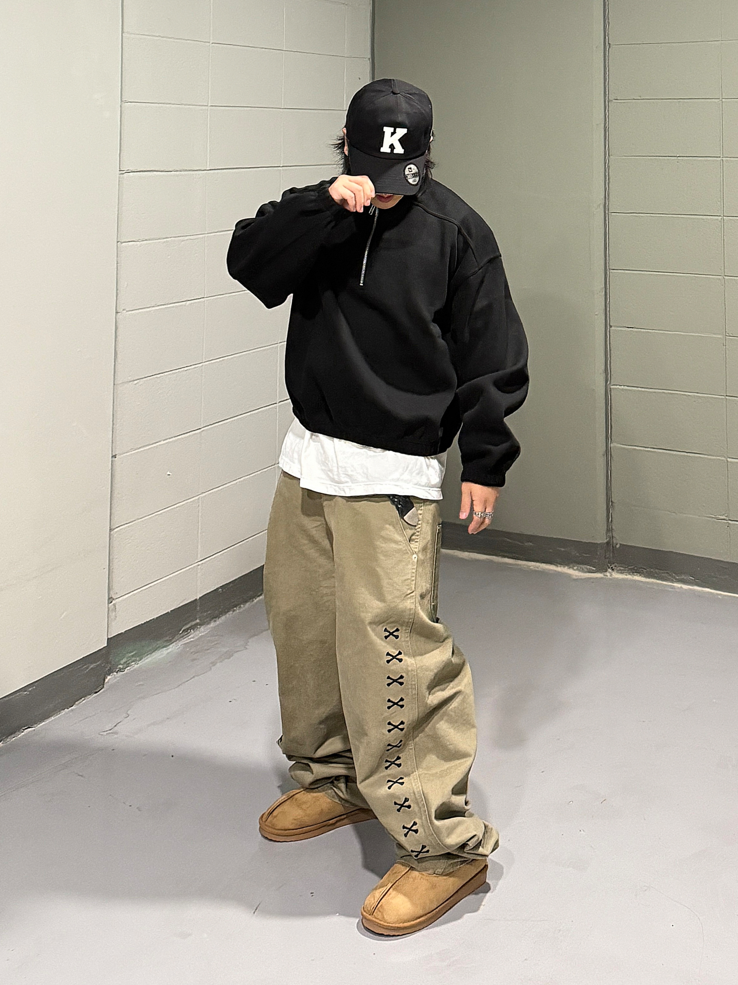 Aoiro The Death Of Chrome Work Pants Washed Olive, Kamien x KOIN SEOUL K Logo Ball Cap Black 착용 스타일 - 2
