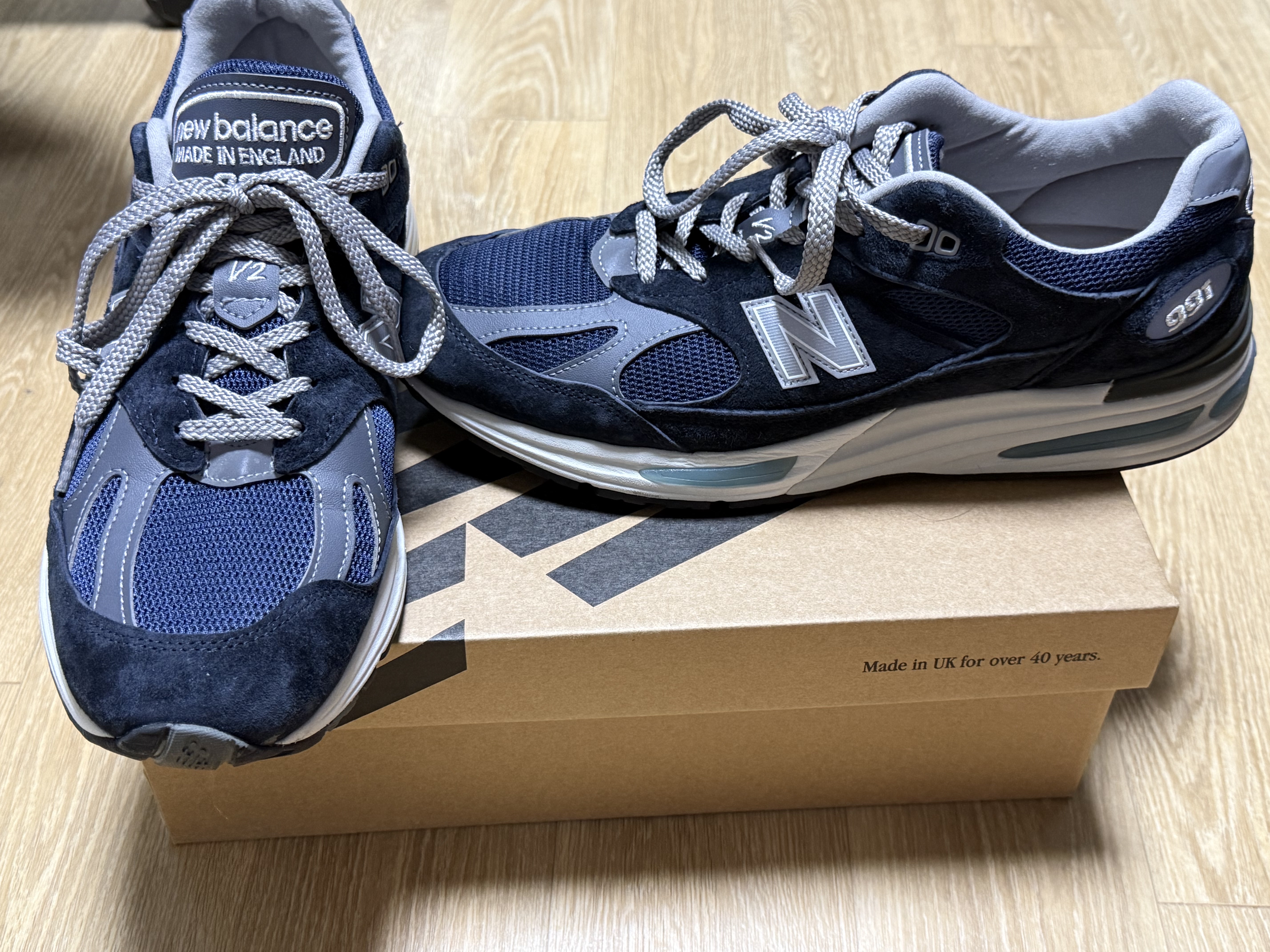 New Balance 991v2 Made in UK Dark Navy Smoked Pearl 착용 스타일