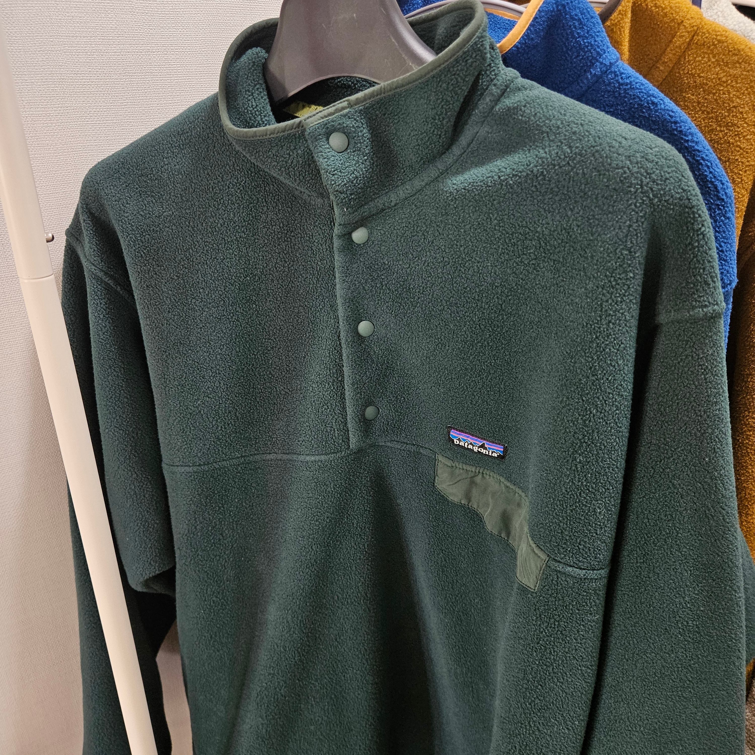 Patagonia Lightweight Synchilla Snap-T Fleece Pullover Shelter Brown, Patagonia Synchilla Snap-T Fleece Pullover Northern Green 착용 스타일 - 3