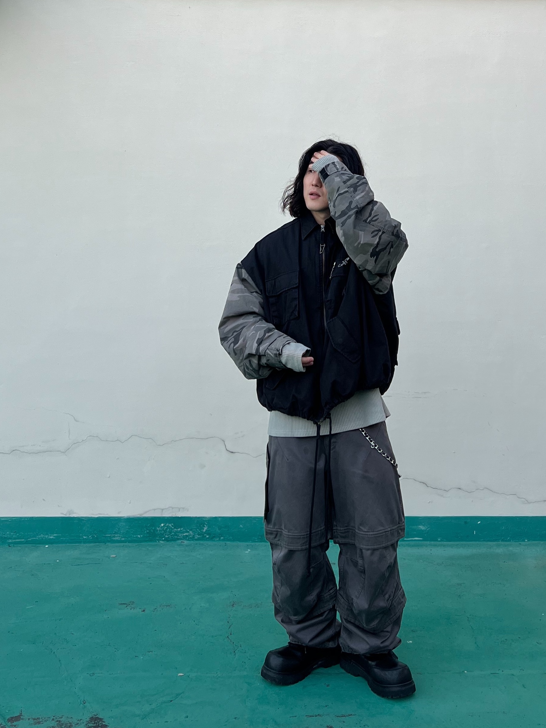 Undermycar Morph Oversized Crop Field Jacket Rock Ridge - 23SS, Our Legacy Ladon Brass Keychain Matte Nickel 착용 스타일 - 2