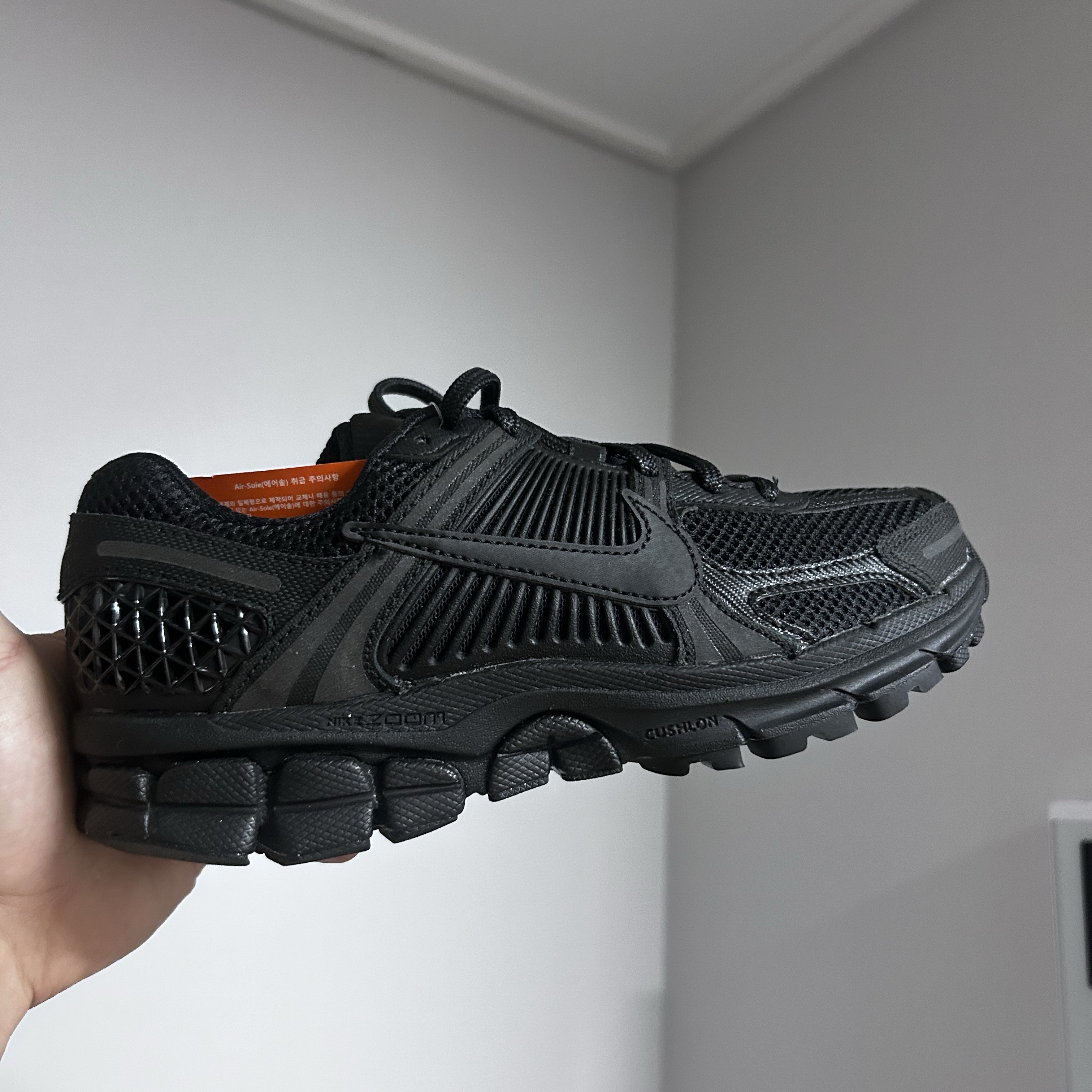Nike Zoom Vomero 5 SP Black 착용 스타일