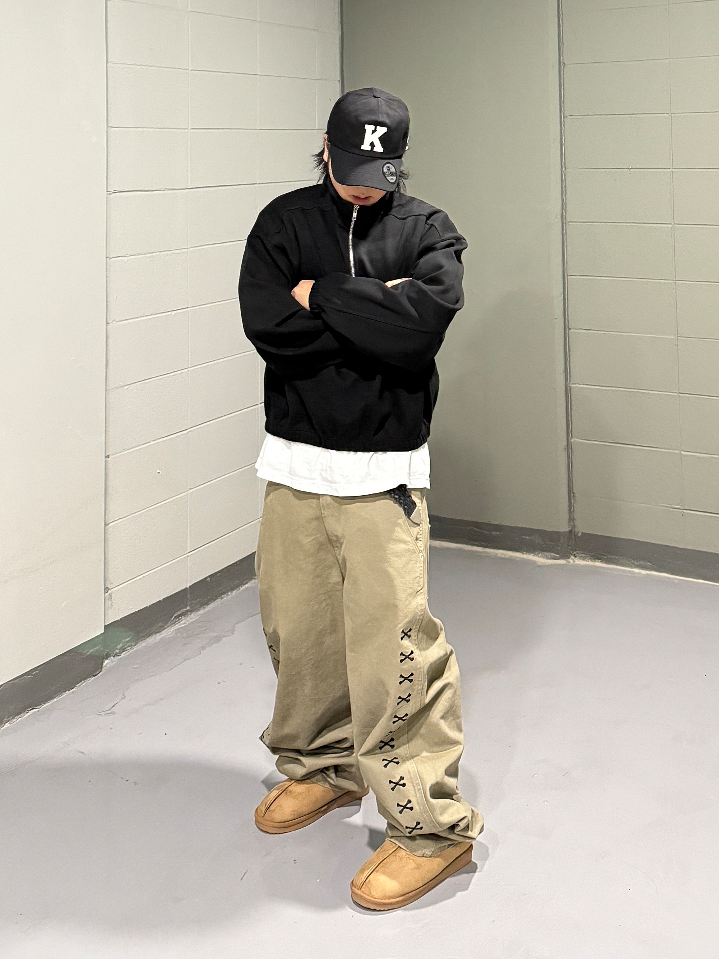 Aoiro The Death Of Chrome Work Pants Washed Olive, Kamien x KOIN SEOUL K Logo Ball Cap Black 착용 스타일 - 4