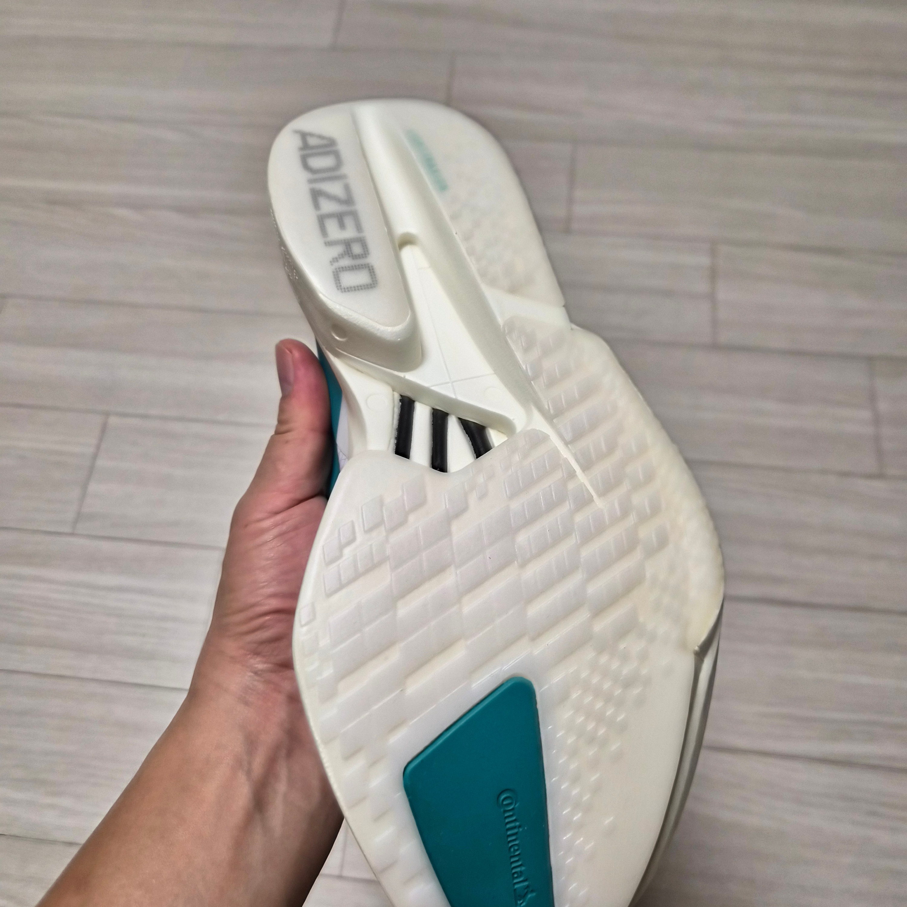 Adidas Adizero Adios Pro 4 Cloud White Pure Teal 착용 스타일 - 2