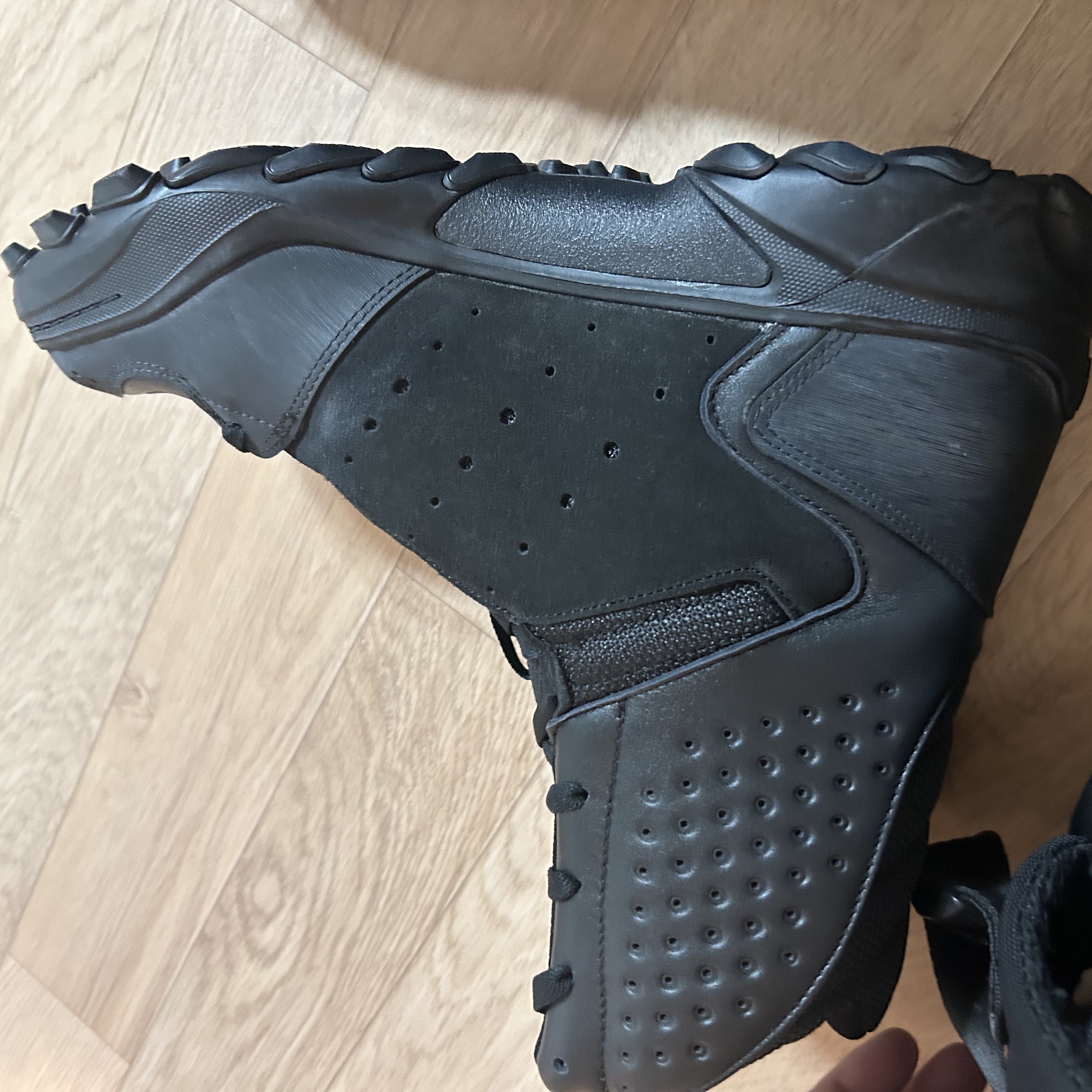 Adidas x Thug Club GSG9 Boot Core Black Core Black 착용 스타일