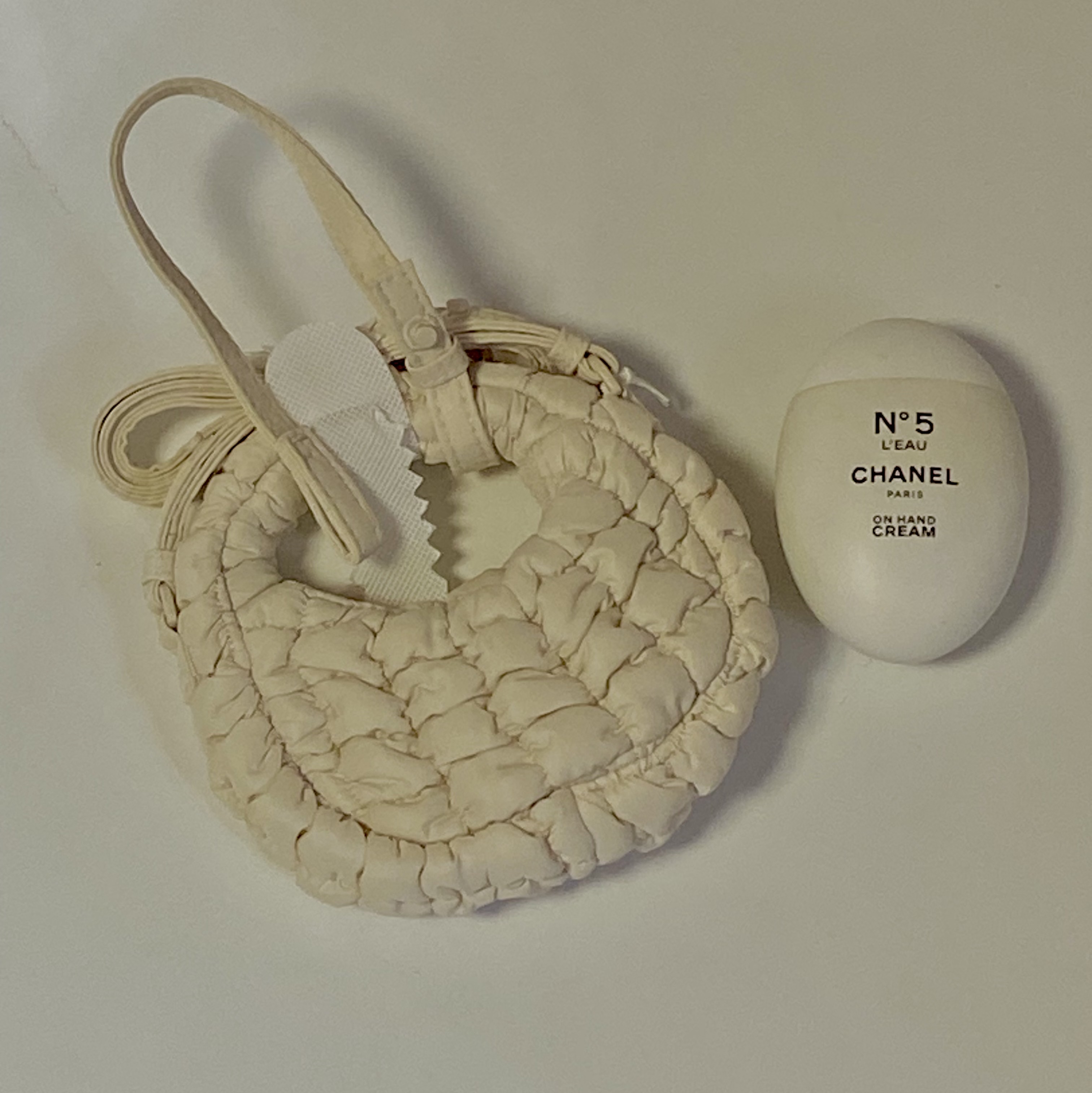 COS Quilted Nano Crossbody Bag Beige, Chanel La Creme Main Hand Cream 50ml 착용 스타일 - 1