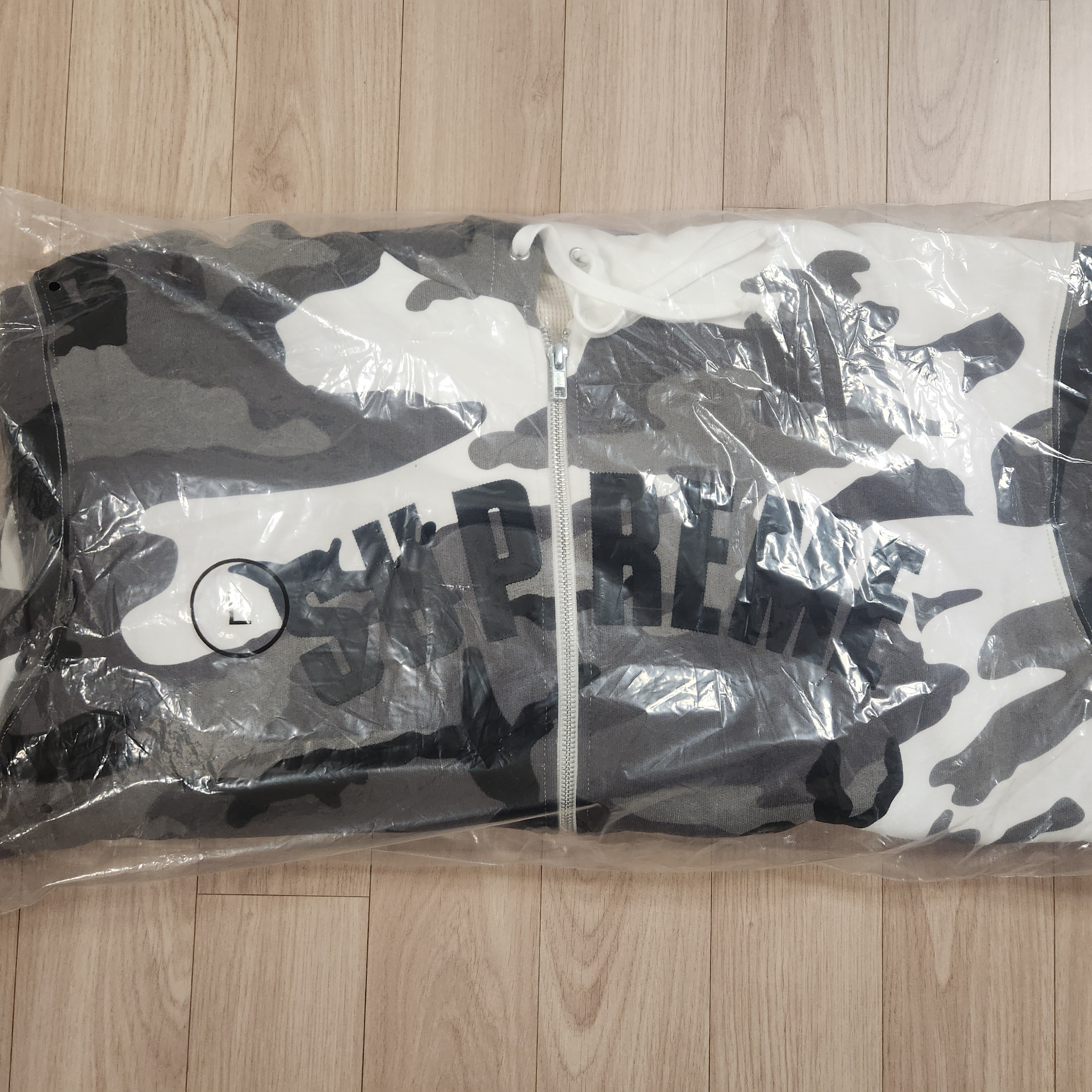 Supreme Arc Thermal Lined Zip Up Hooded Sweatshirt Snow Camo - 25FW 착용 스타일 - 1