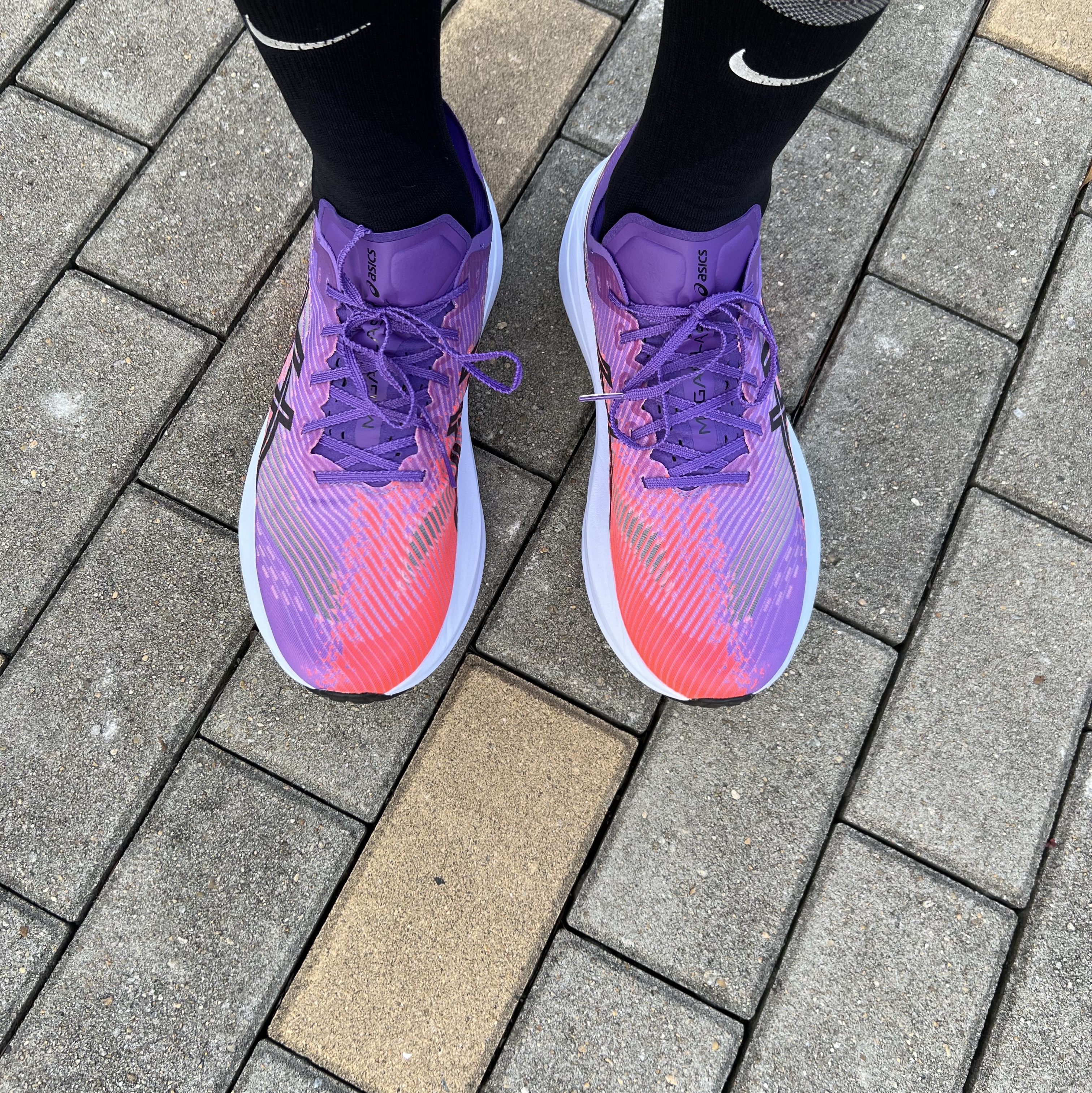 Asics Megablast Edo Purple Black 착용 스타일