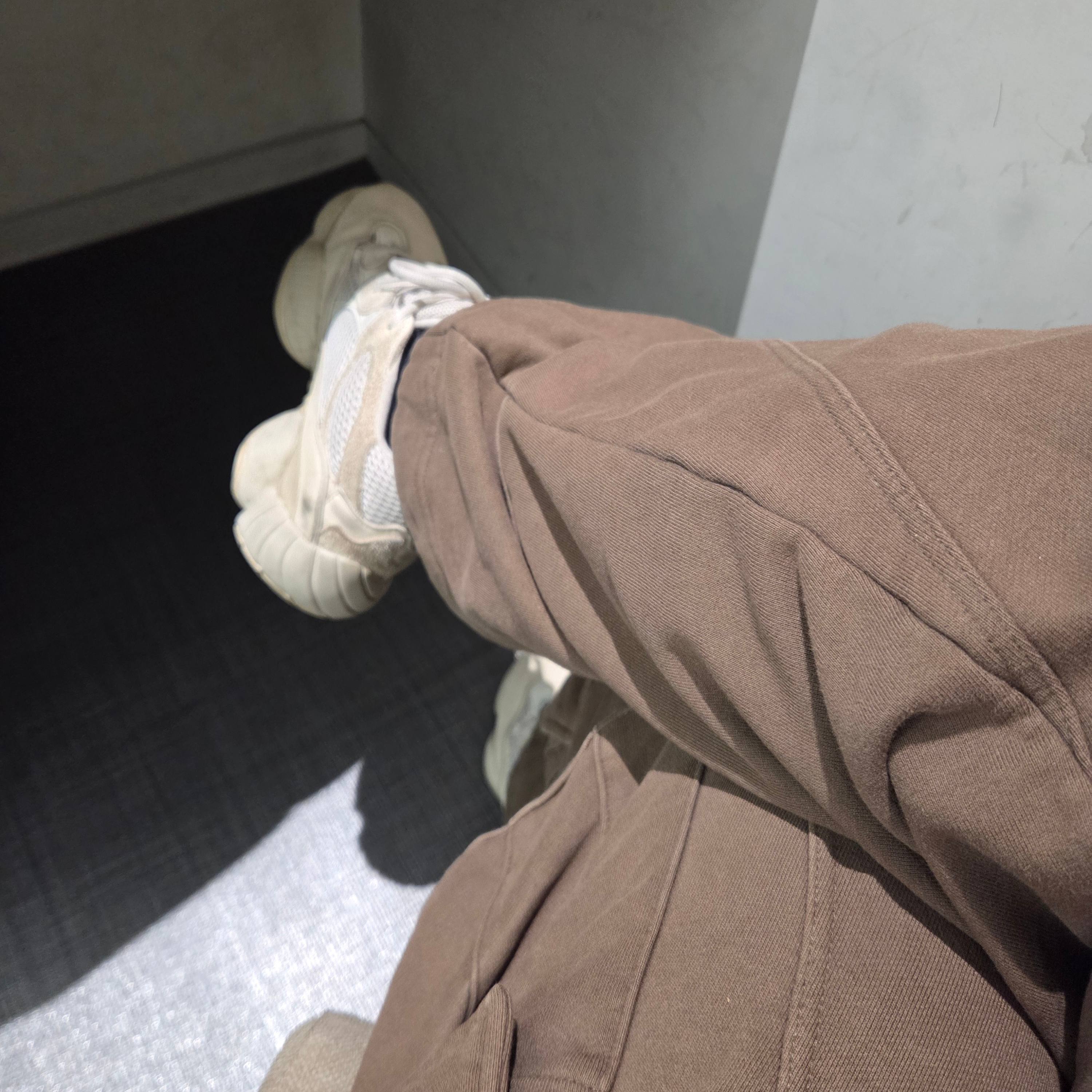Adidas Yeezy 500 Blush 2022 착용 스타일