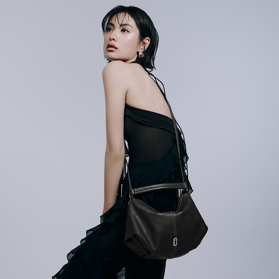 분크 하프문 아타쉬 숄더 스몰 다크브라운(vunque Halfmoon Attache Shoulder S Dark Brown) - 2