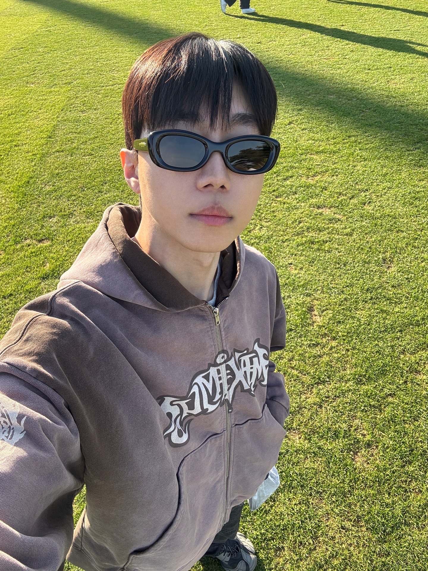 Travis Scott Circus Maximus Stadium Tour 25 Zip Hoodie, Camper Tormenta Black Gray 착용 스타일 - 1