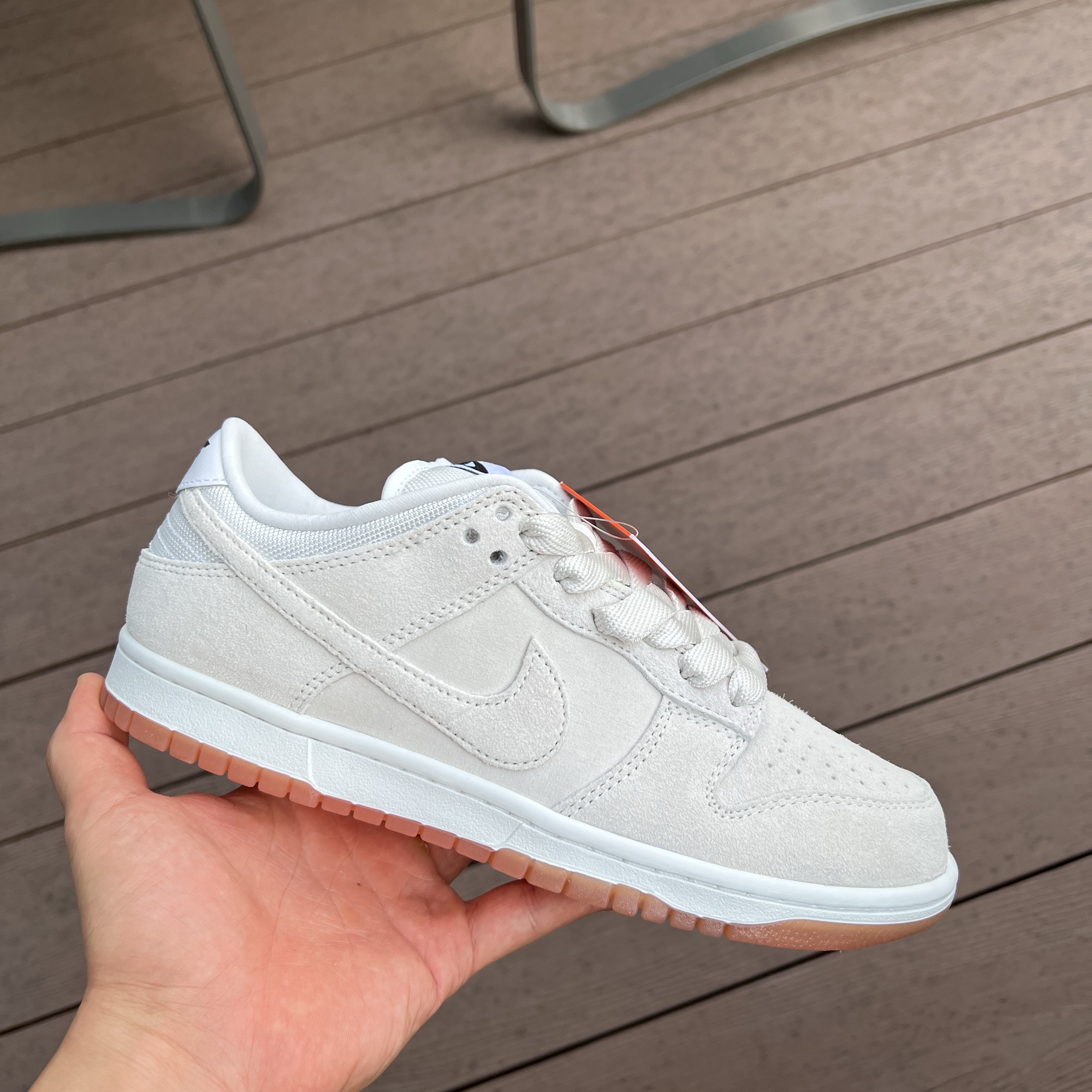 Nike SB Dunk Low Pro B Pale Ivory Summit White 착용 스타일