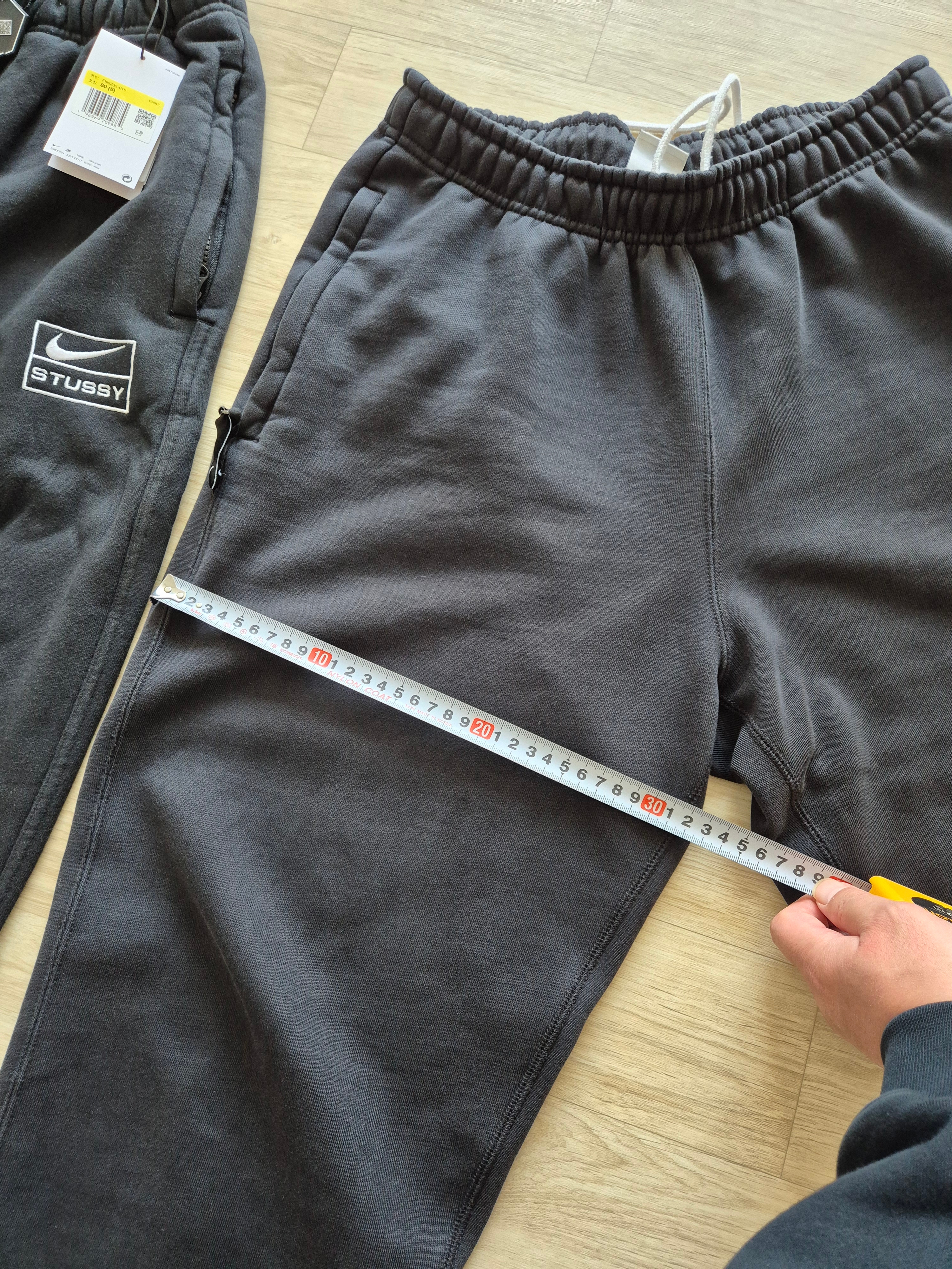 Nike x Stussy Washed Fleece Pants Black (FN5235-010), Nike Solo Swoosh Fleece Pants Black - Asia 착용 스타일 - 4