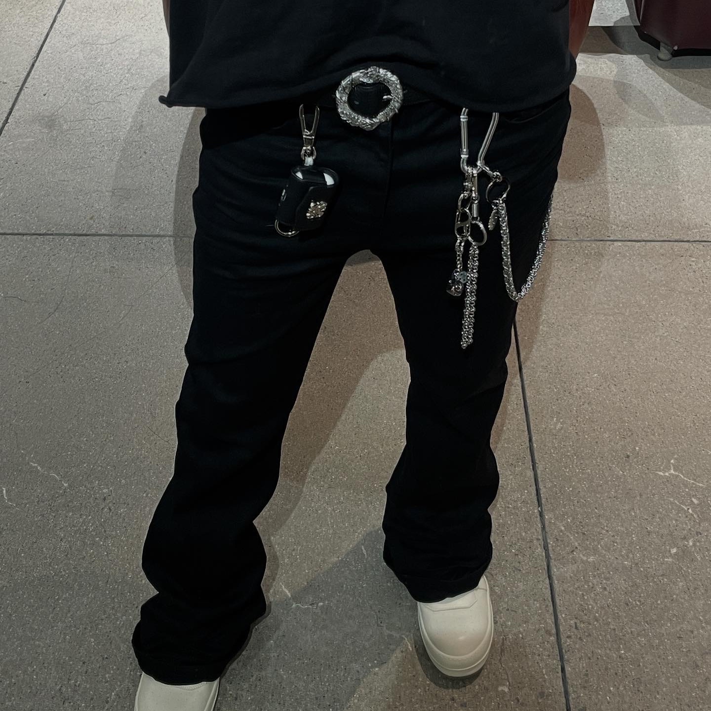 Undermycar 25FW Ouroboros Loop Buckle Leather Belt Black, Rick Owens Hollywood Mega Bumper Geobasket in Full Grain Calf Leather Milk 착용 스타일