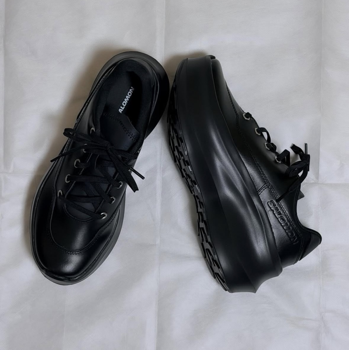 Salomon x Comme des Garcons SR811 Leather Platform Black 착용 스타일 - 1