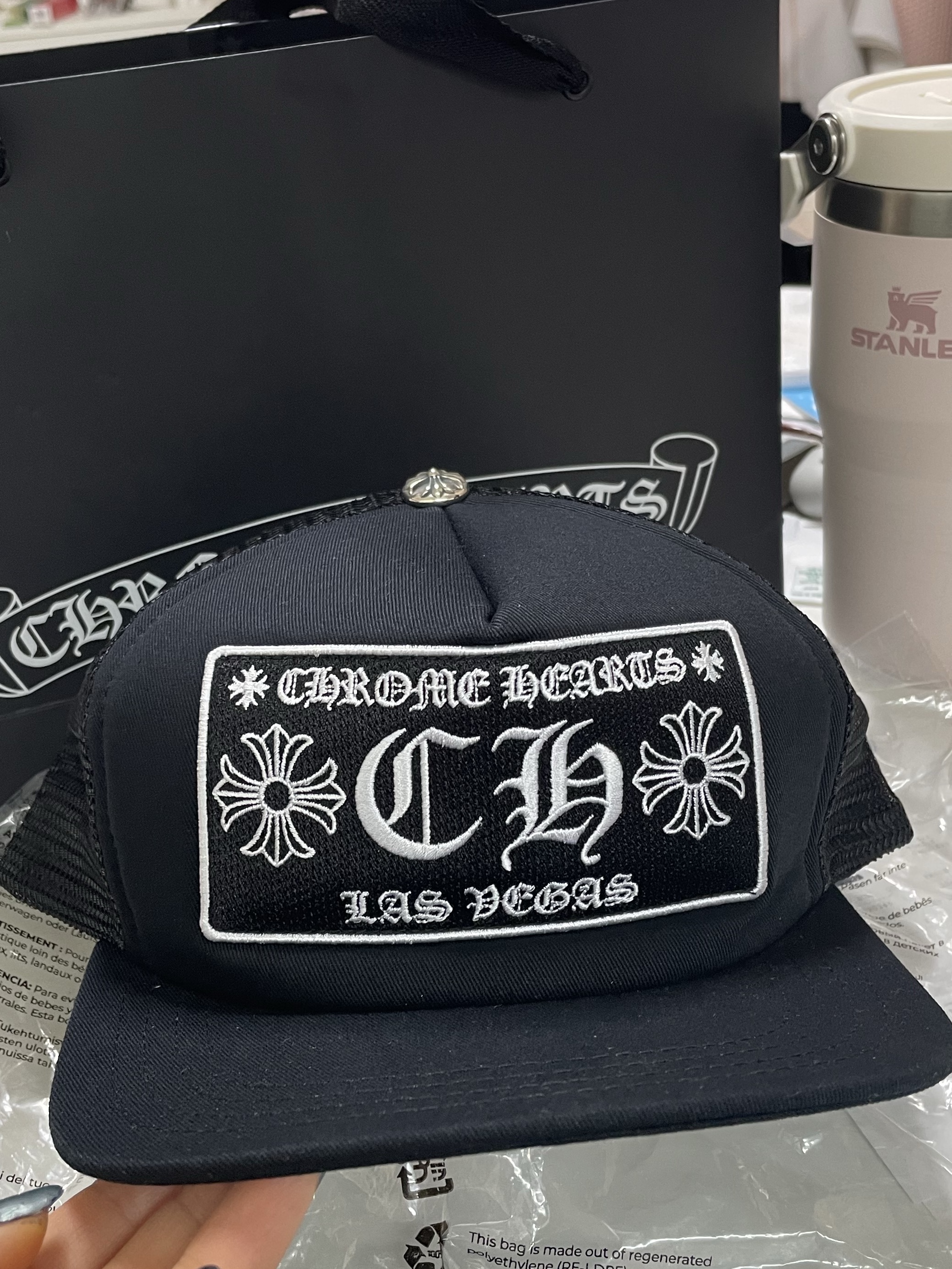 Hansroom Chrome Hearts CH Las Vegas Trucker Hat Black 착용 스타일 - 2