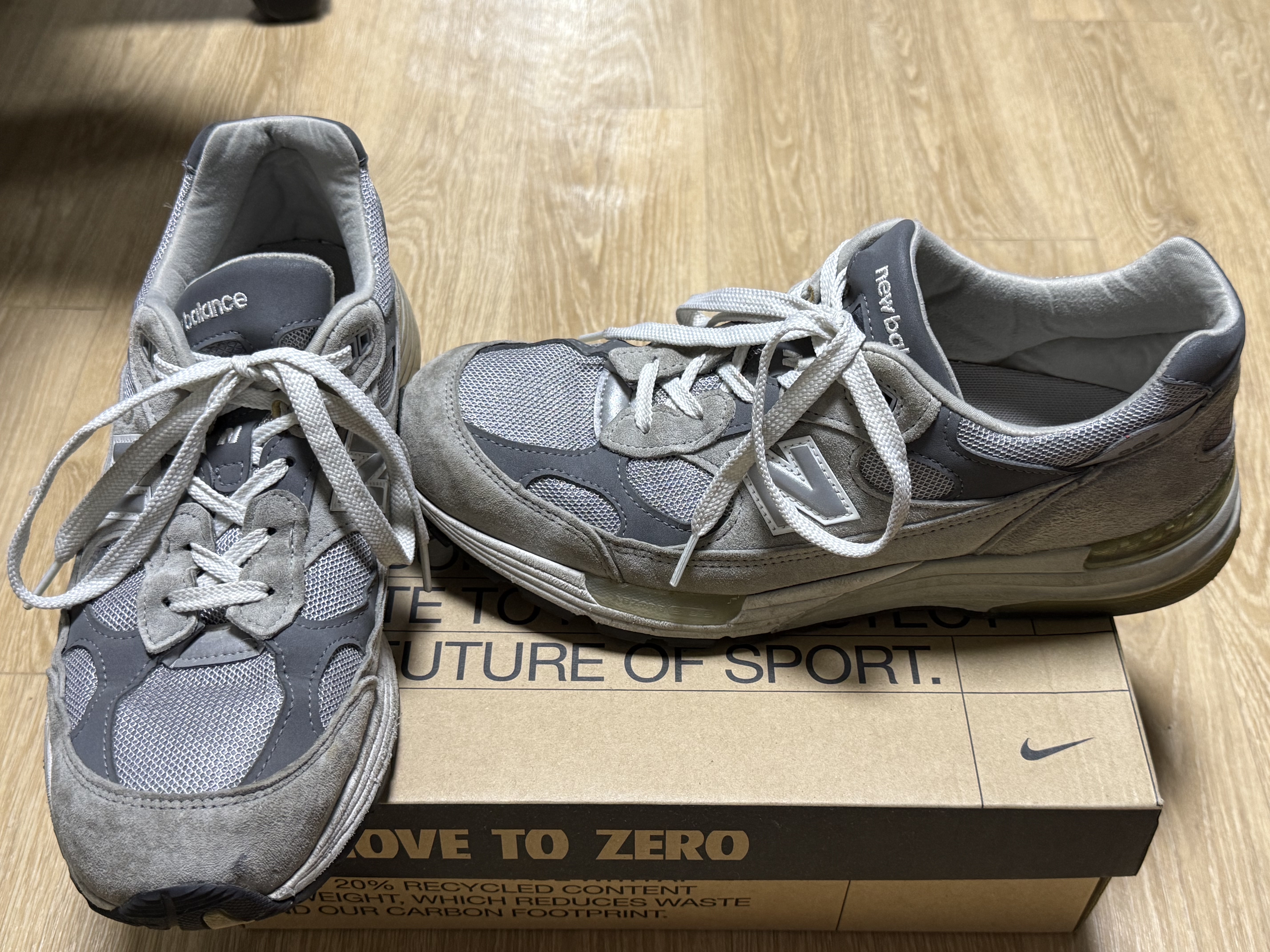 New Balance 992 Made in USA Core Grey Silver Metallic 착용 스타일
